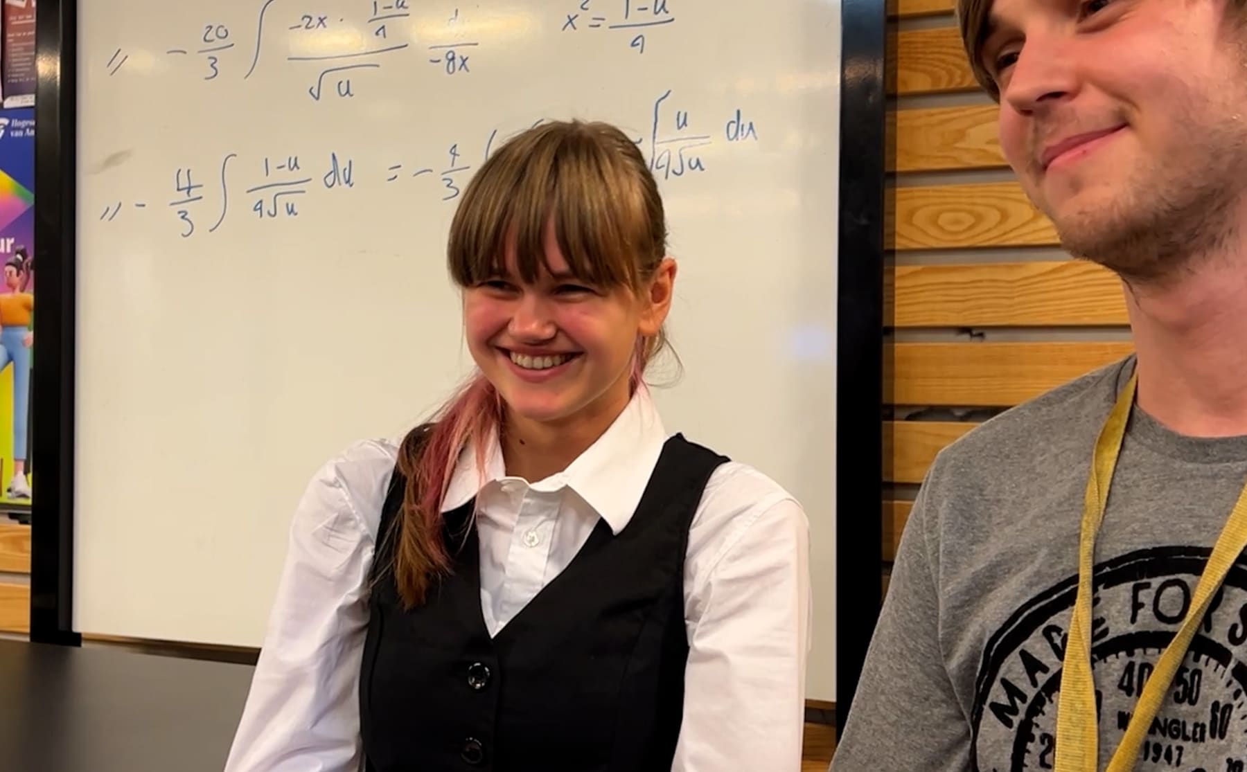 Sequence_01.00_00_34_07.Still002_ns44ya Schrijven studenten nog weleens met de hand? ‘Ik heb heel leuke pennen’