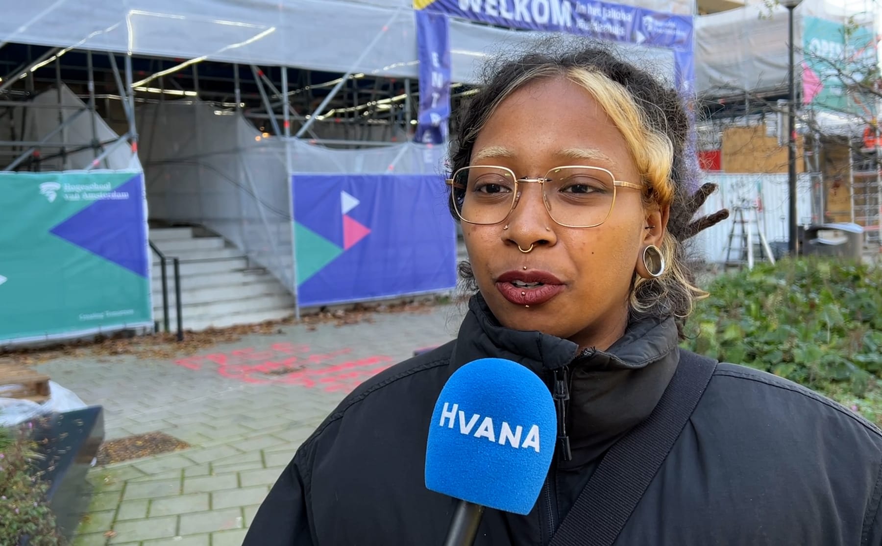 Protest_Gaza_HvA_h9tz8w Protestteksten Gaza-oorlog gespoten HvA gebouwen: ‘Ik vind zo’n protest prima’