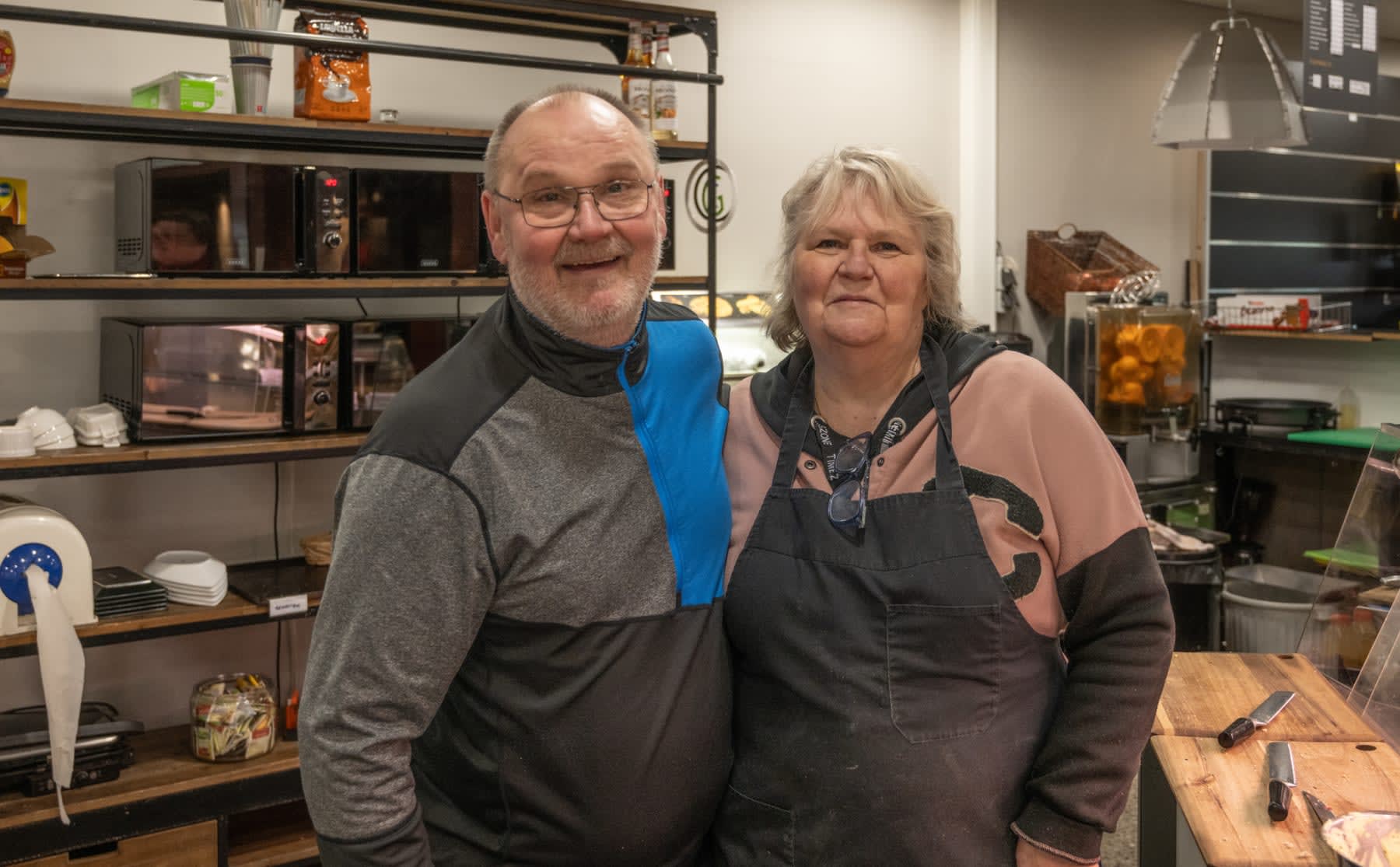 henk-en-sonja-stoppen-na-43-jaar-met-hun-broodjeszaak-in-het-metrostation-image Henk en Sonja stoppen na 43 jaar met hun broodjeszaak in het metrostation