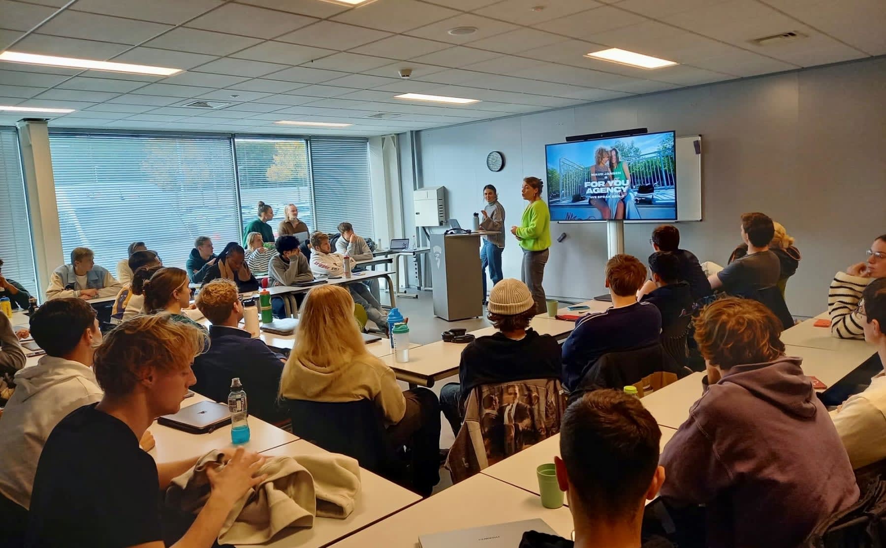 Docent voor een week: bij Sportkunde krijgen de studenten les van alumni