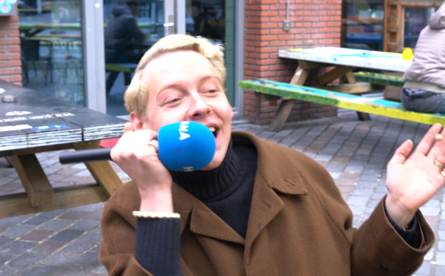 Bel of app jij liever?