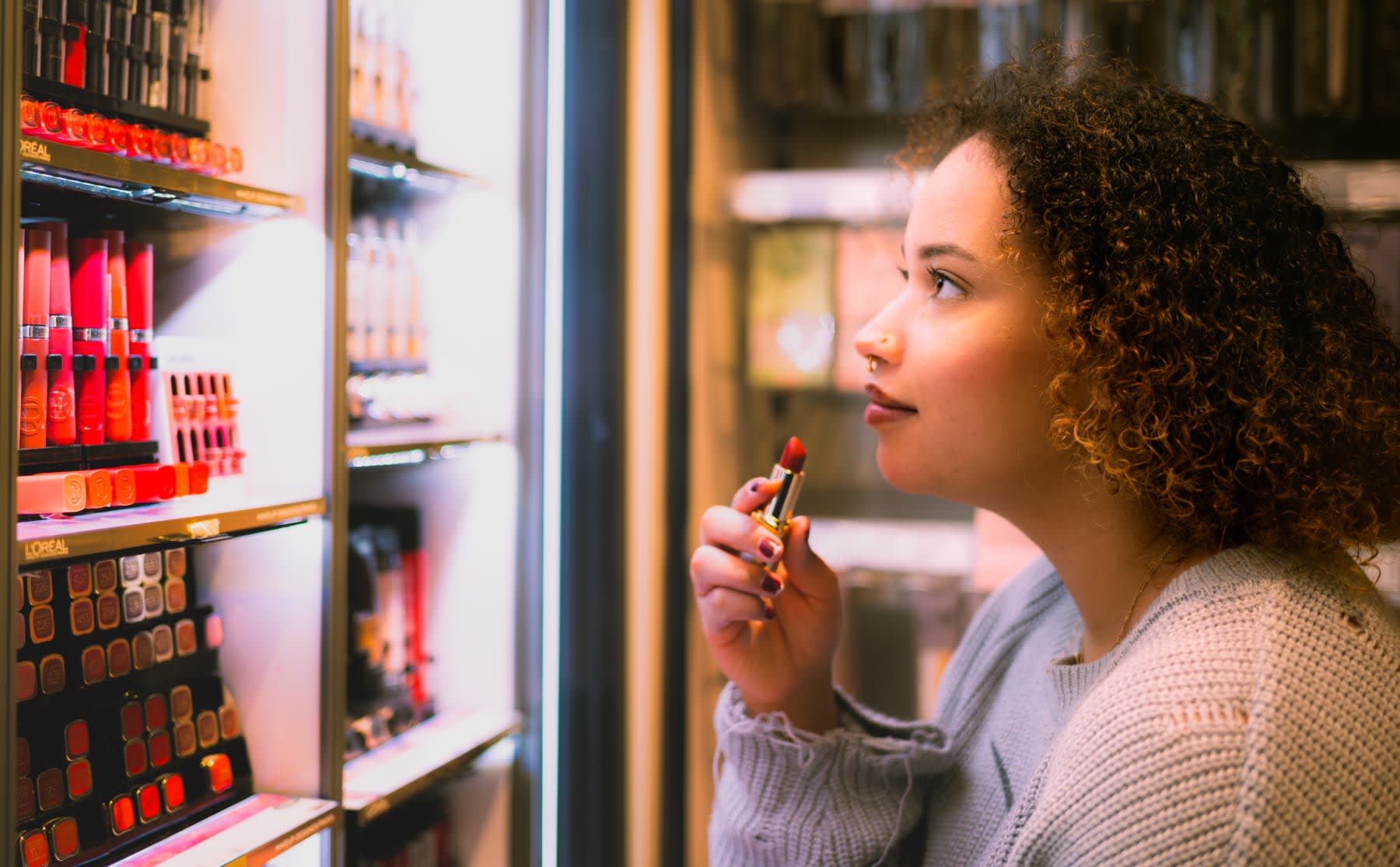 geldzaken-jewel-laat-zich-verleiden-tot-skincare-en-make-up-image Geldzaken: Jewel laat zich verleiden tot skincare en make-up