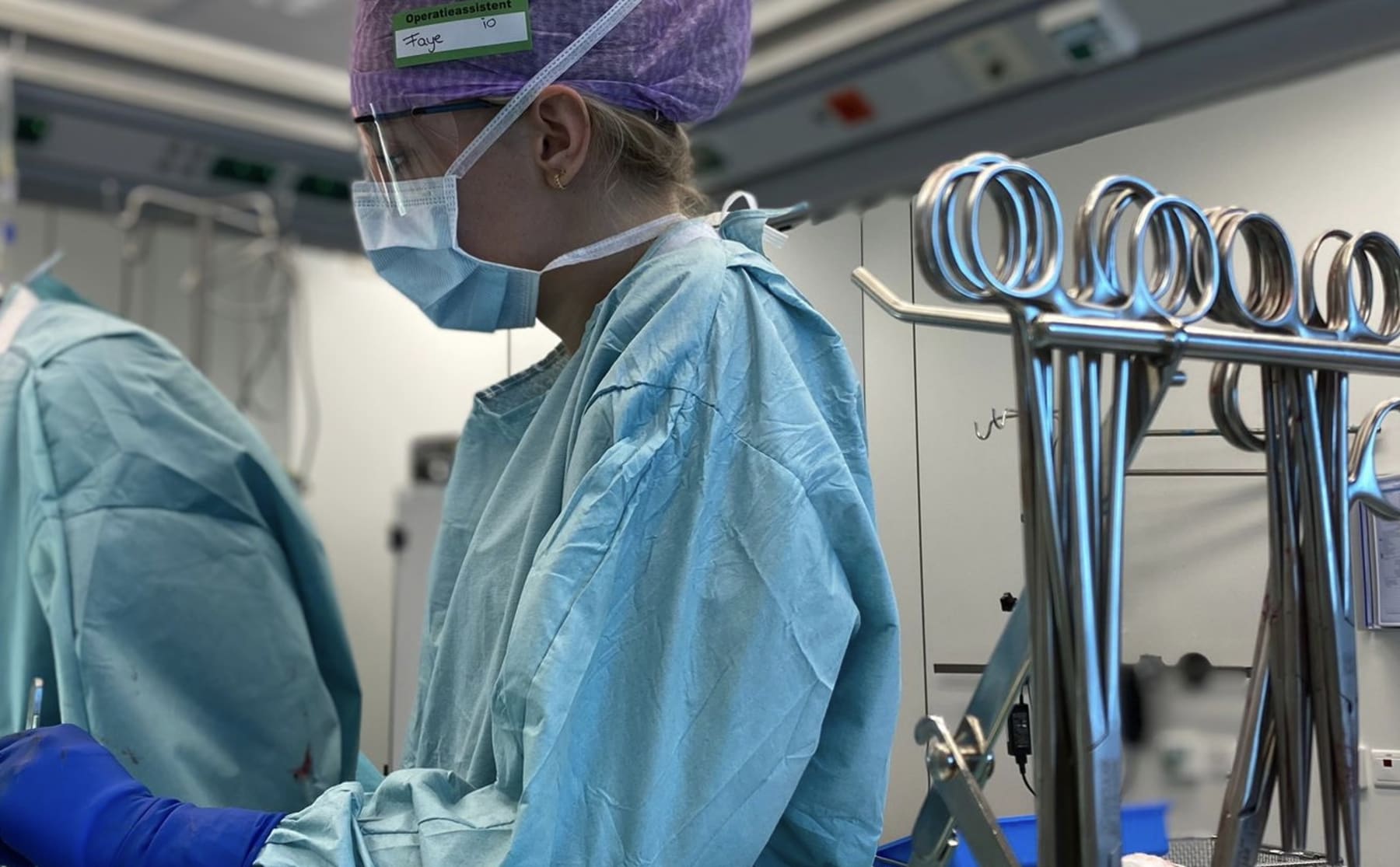 Deze verpleegkundestudenten worden opgeleid voor de operatiekamer: ‘Het gaat hier om leven en dood’