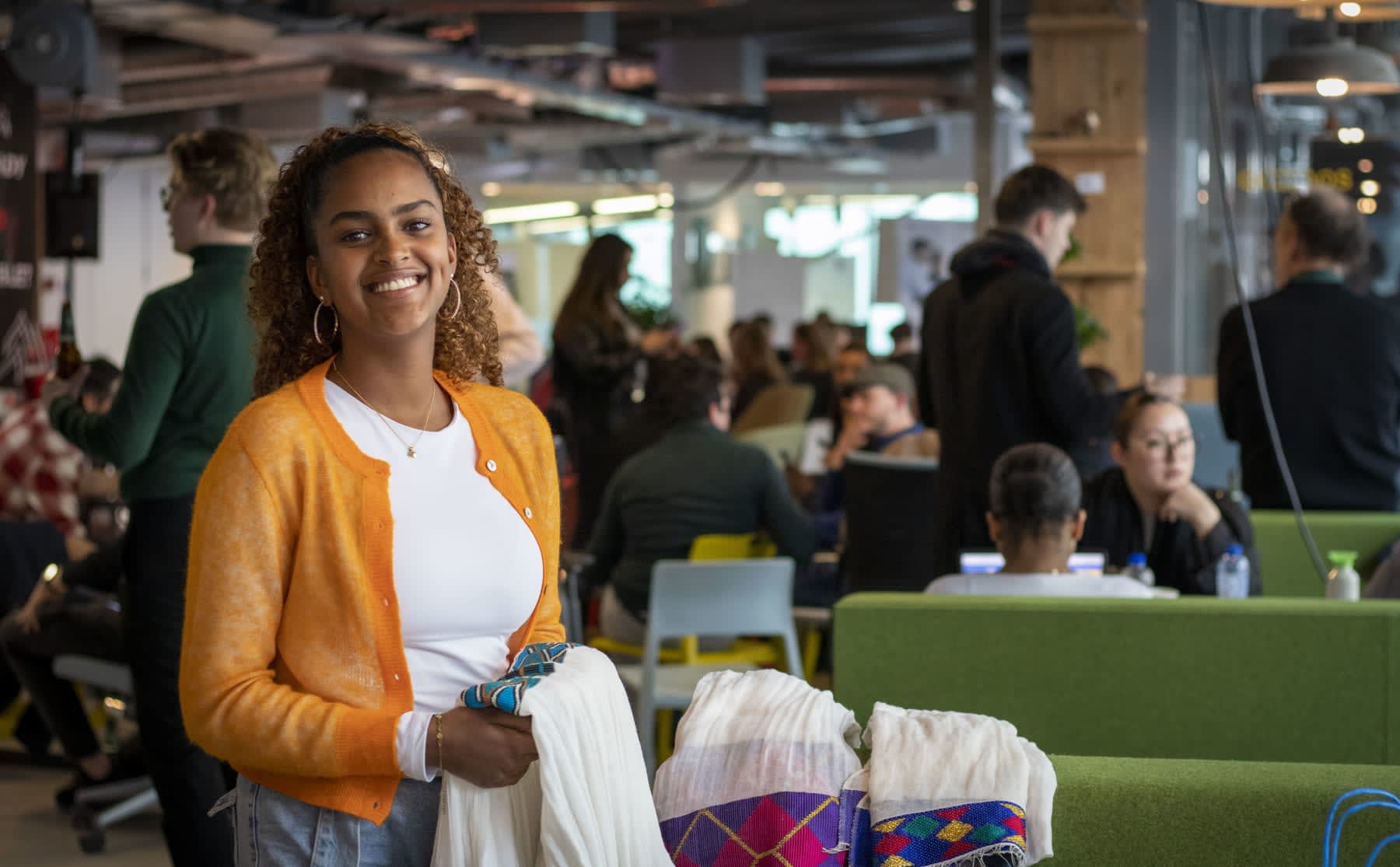 droombaan-mical-wil-een-kledinglijn-opzetten-die-culturen-verbindt-image Droombaan: Mical wil een kledinglijn opzetten die culturen verbindt