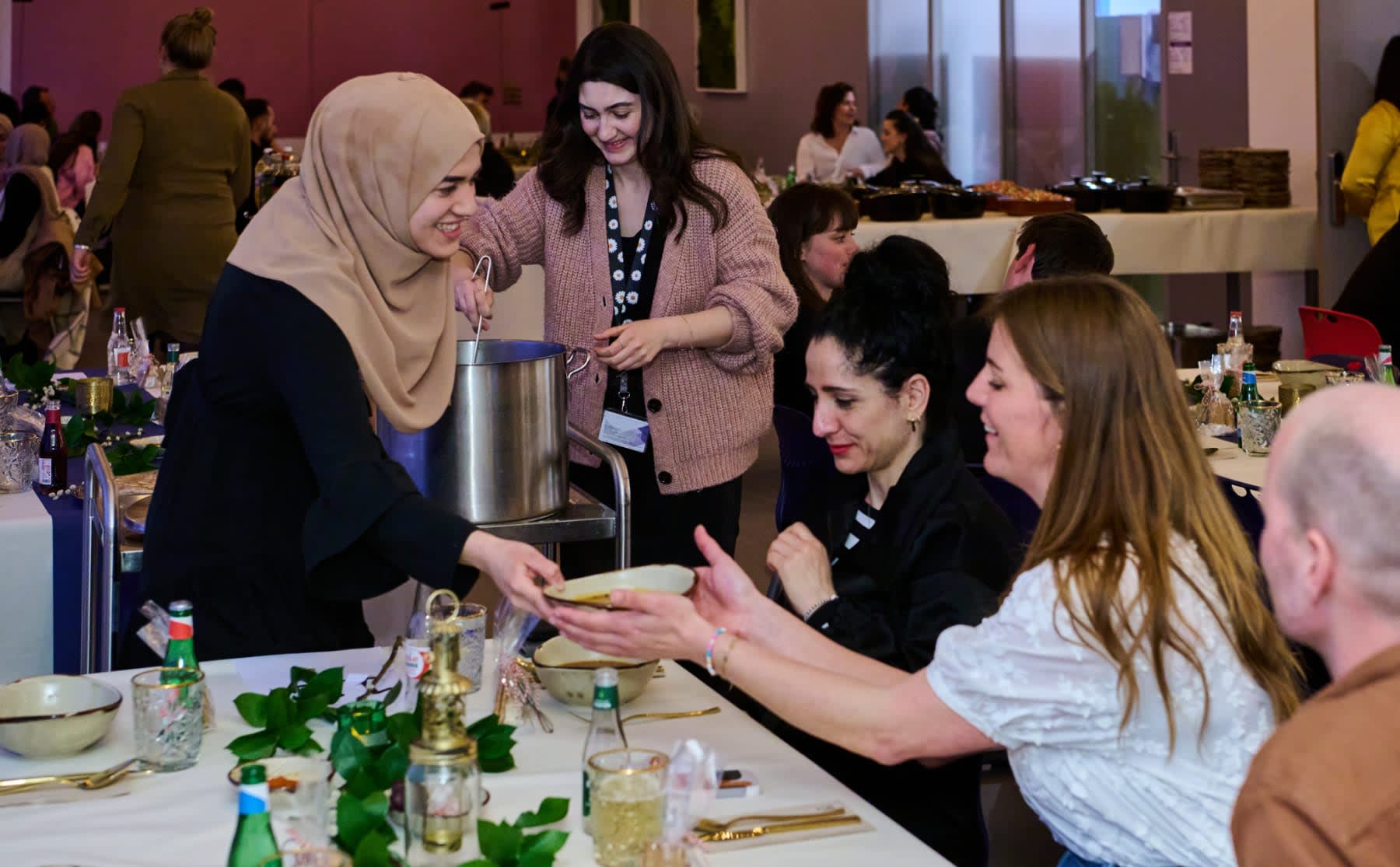 een-iftar-van-binnenuit-samen-eten-na-zonsondergang-image Een iftar van binnenuit: samen eten na zonsondergang