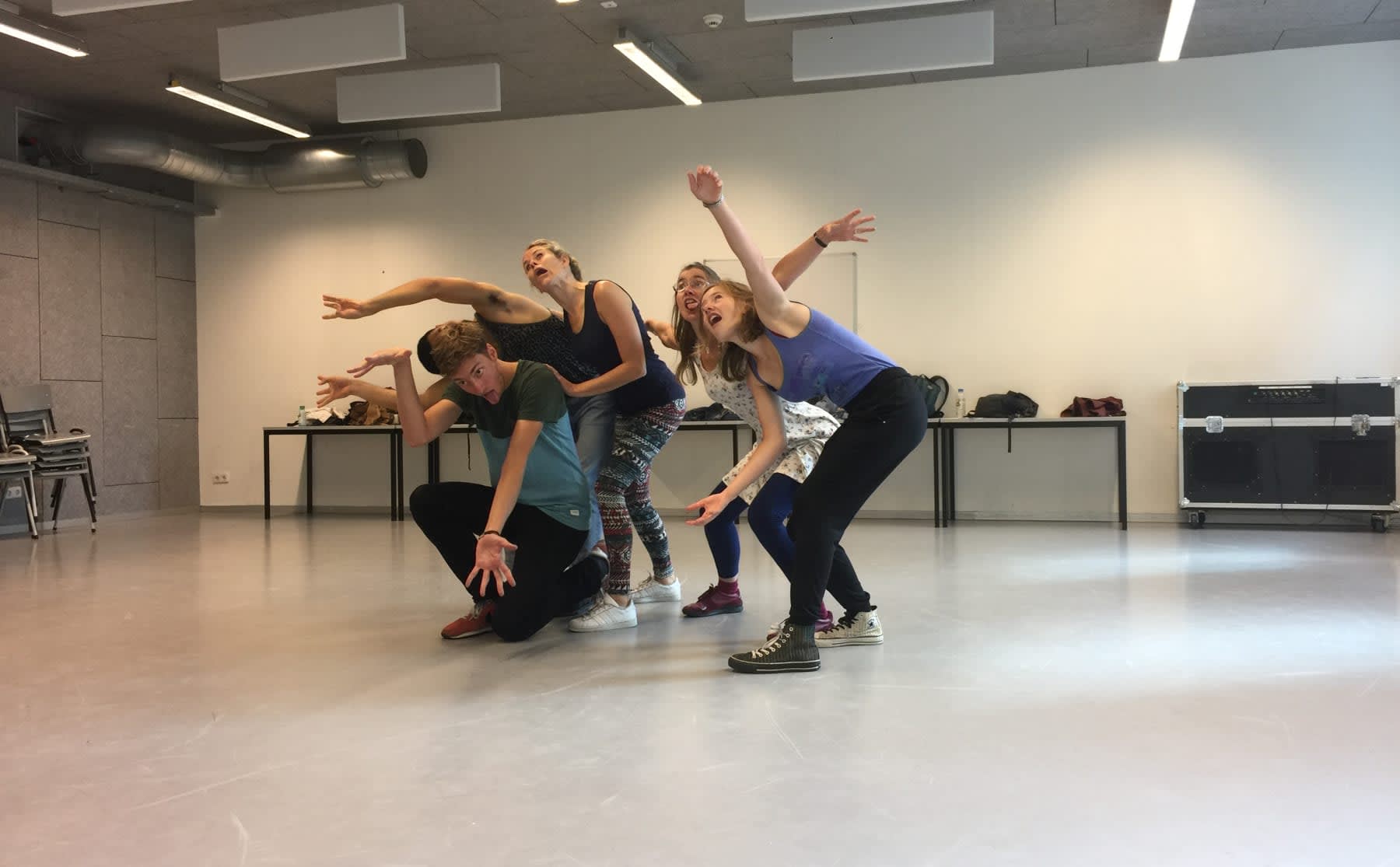 Theatercursus bij Crea: kringspelletjes en drankliederen