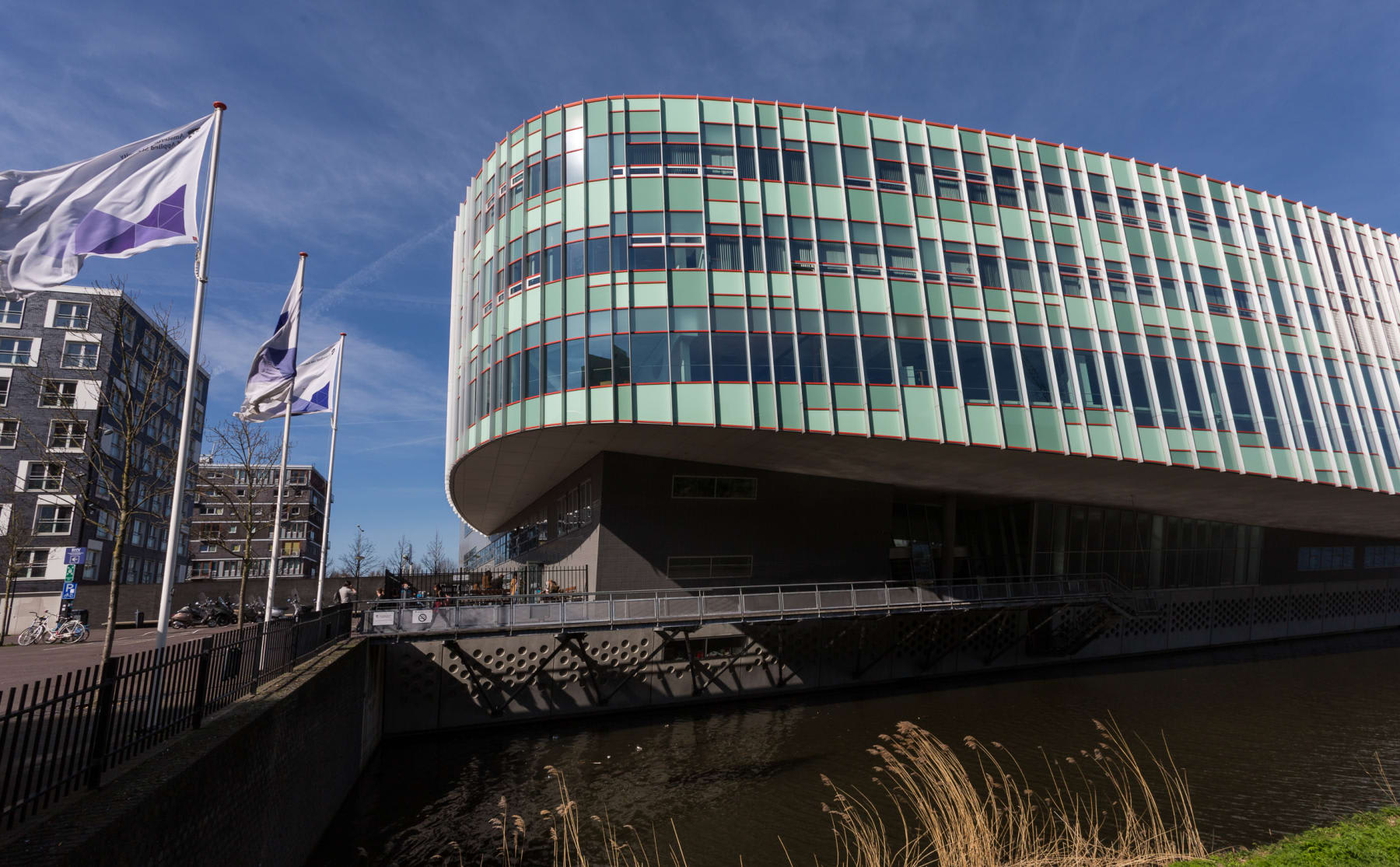 &lsquo;Na acht weken halveerde de klas&rsquo;: wat verklaart de leegloop bij Finance en Accounting?