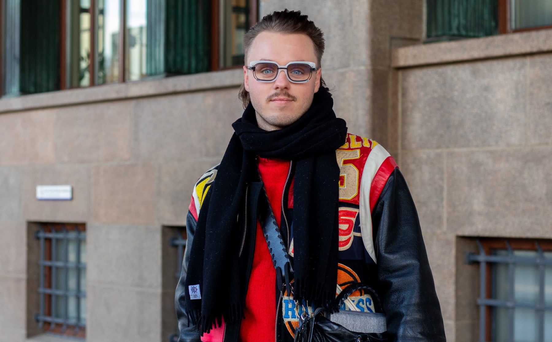 hvana-catwalk-mijn-balenciaga-tas-heb-ik-zelf-zwart-geverfd-image HvanA Catwalk: ‘Mijn Balenciaga tas heb ik zelf zwart geverfd’