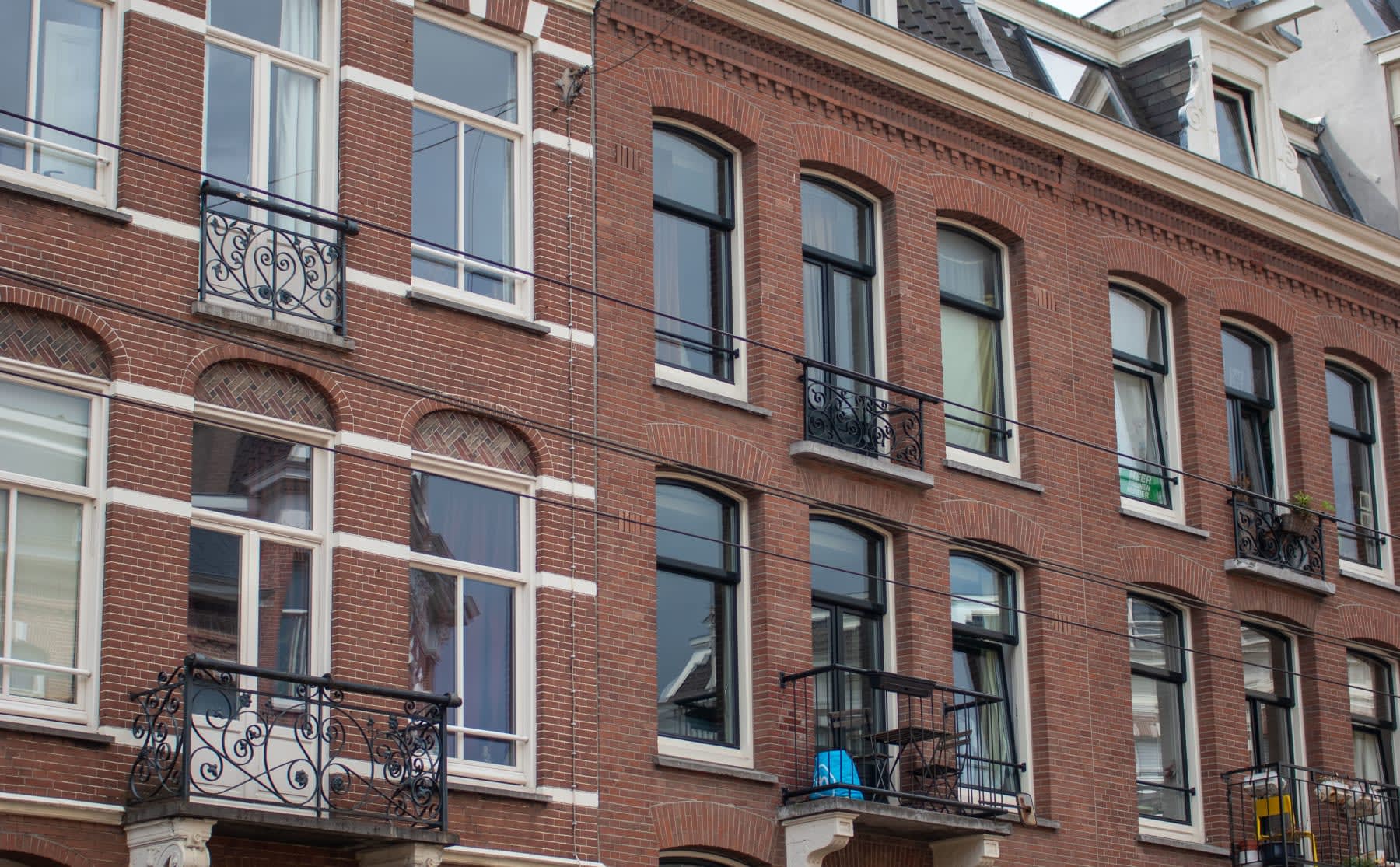 Op jezelf, bij je ouders of met huisgenoten? HvA’er deelt minder vaak een woning