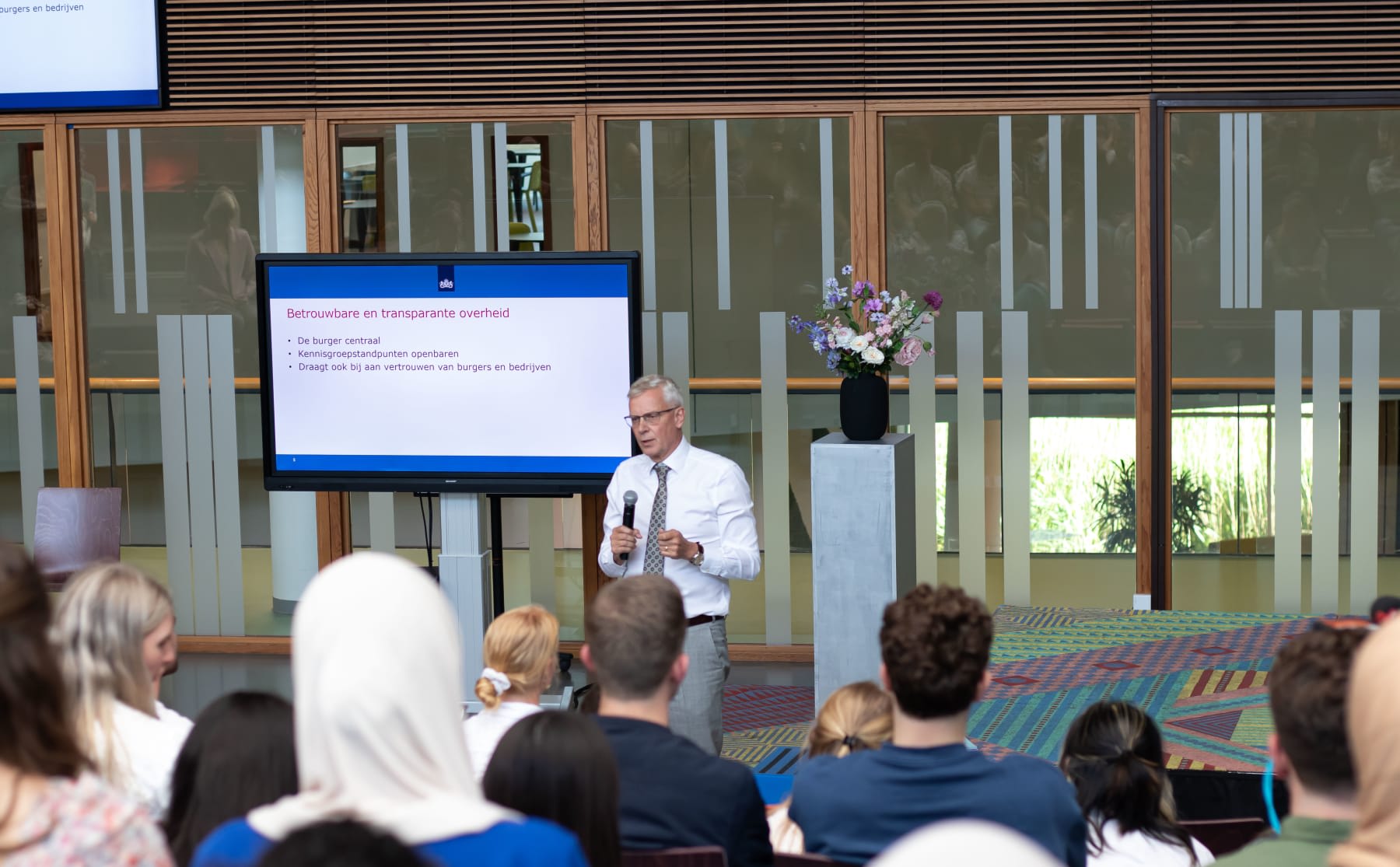 staatssecretaris-marnix-van-rij-over-de-toeslagenaffaire-en-duurdere-havermelk-image Staatssecretaris Marnix van Rij over de toeslagenaffaire en duurdere havermelk