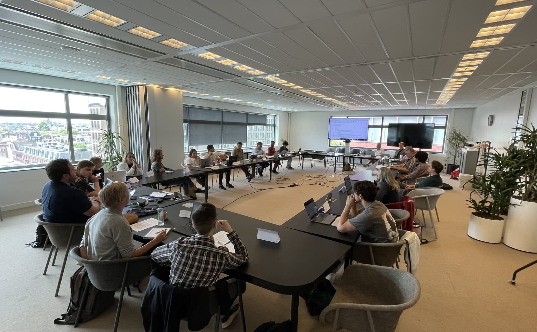 te-weinig-kandidaten-voor-verkiezingen-bij-vier-deelraden-van-de-hva-image Te weinig kandidaten voor verkiezingen bij vier deelraden van de HvA