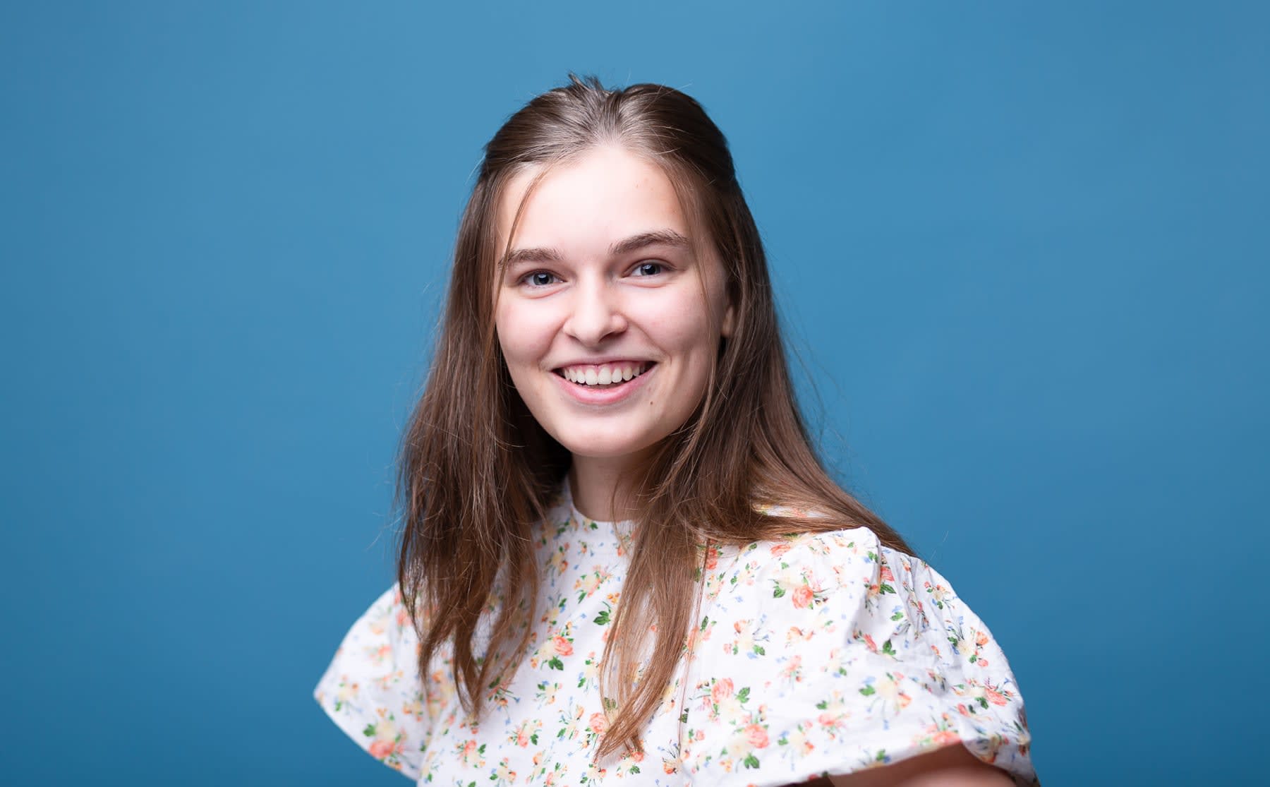 julia-juicht-en-denkt-door-een-dier-even-niet-aan-haar-scriptie-image Julia juicht – en denkt door een das even niet aan haar scriptie