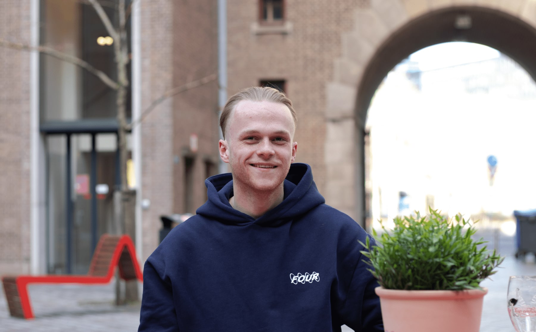 geldzaken-olaf-koopt-en-verkoopt-merkkleding-via-vinted-image Geldzaken: Olaf koopt en verkoopt merkkleding via Vinted