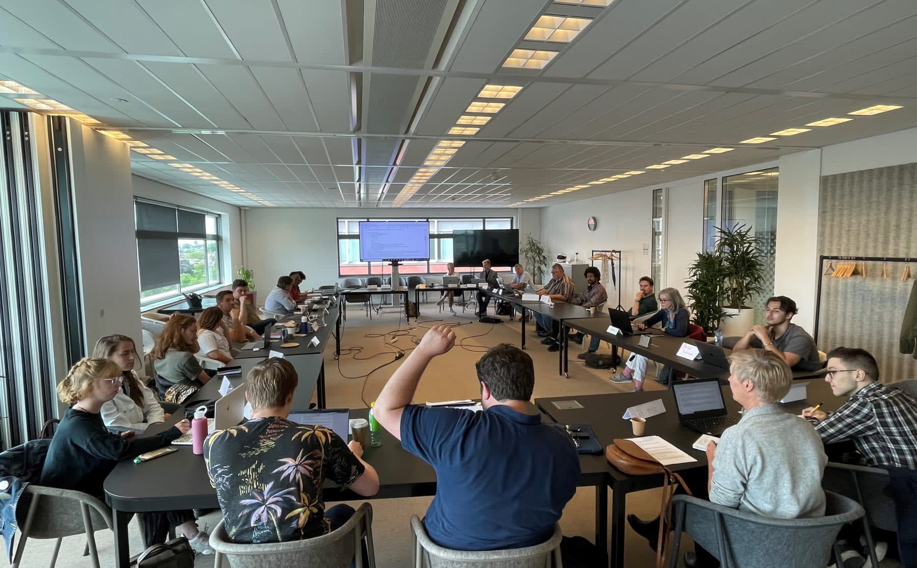 medezeggenschap-vraagt-bestuur-om-veertien-procent-loonsverhoging-image Medezeggenschap vraagt bestuur om veertien procent loonsverhoging