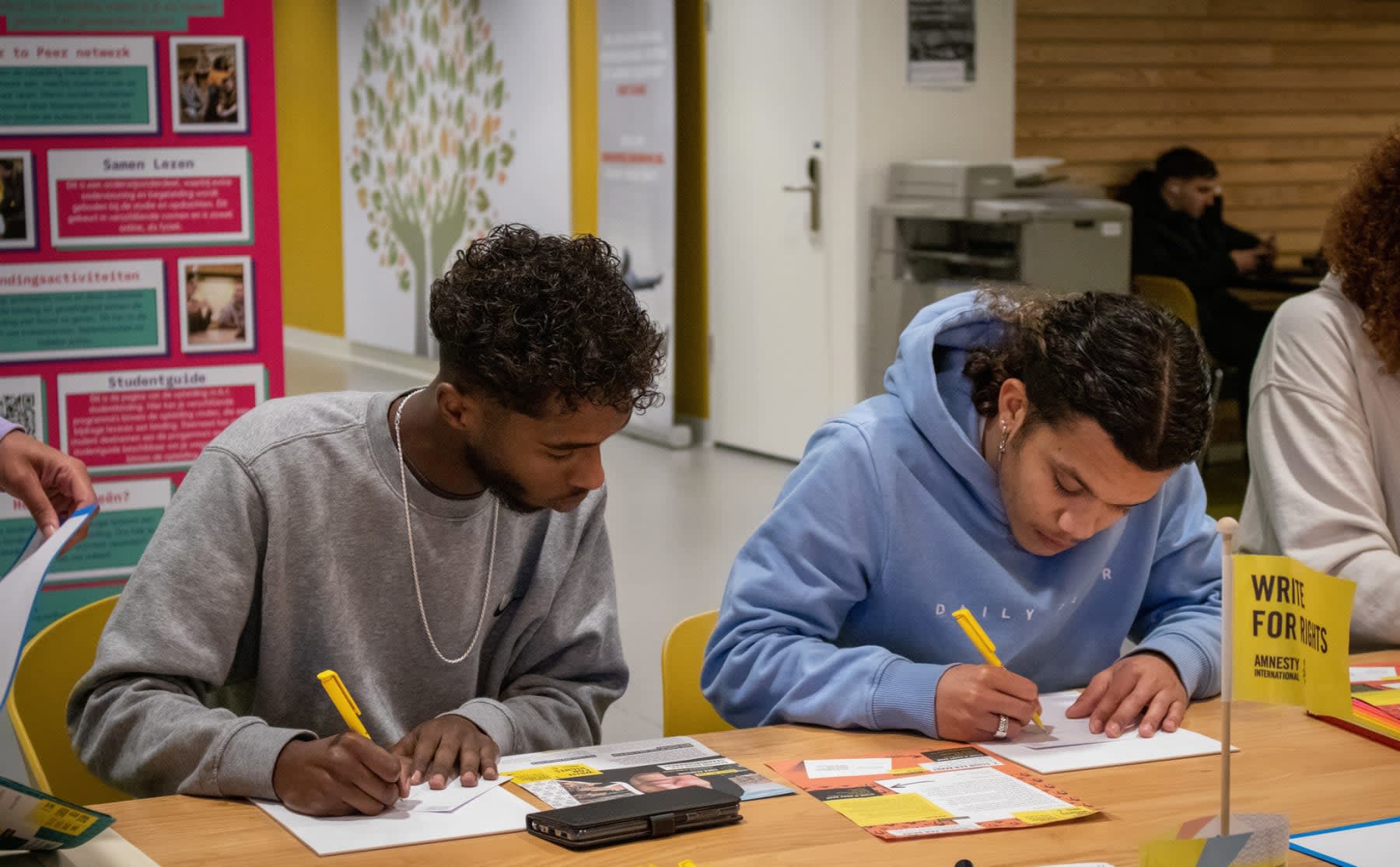 schrijven-voor-mensenrechten-de-hva-doet-mee-het-geeft-mensen-kracht-image De HvA schrijft mee voor mensenrechten: ‘Geeft mensen kracht’