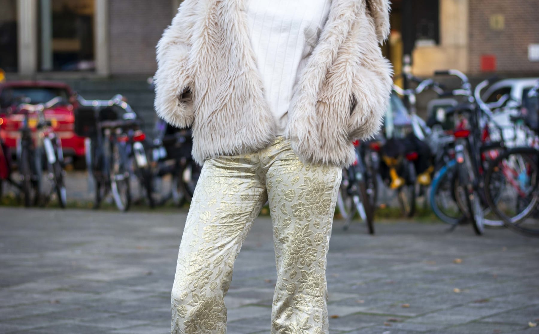 studenten-over-hun-kledingkast-mijn-prada-tas-kostte-1400-euro-image Studenten over hun kledingkast: ‘Mijn Prada-tas kostte 1400 euro’