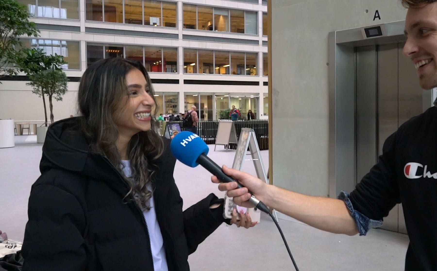 Even geduld aub: de liften in het Jakoba Mulderhuis