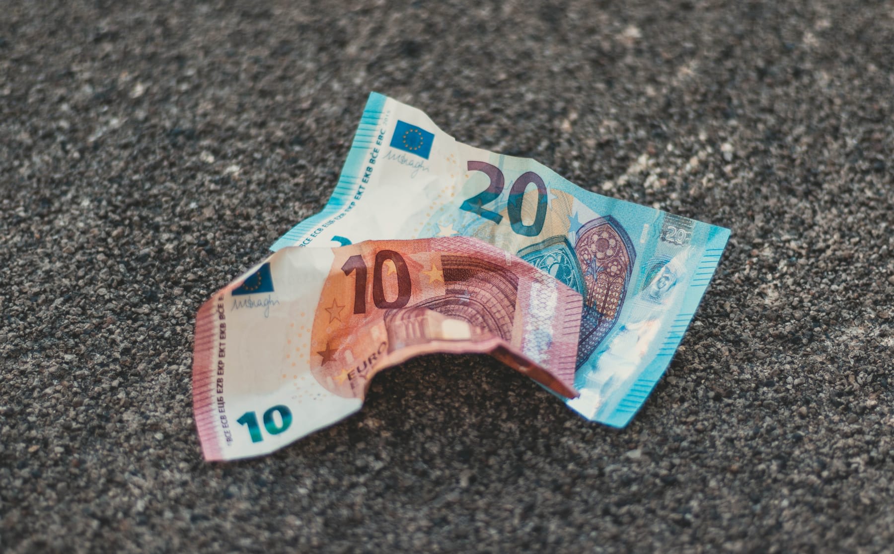 hva-student-werkte-als-geldezel-nu-staat-hij-acht-jaar-lang-op-een-zwarte-lijst-image HvA-student werkte als geldezel: nu staat hij acht jaar lang op een zwarte lijst