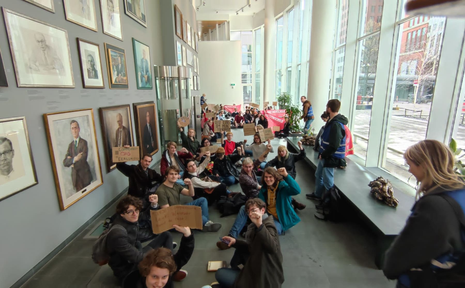 zitprotest-bij-ministerie-voor-meer-leenstelselcompensatie-image Zitprotest bij ministerie voor meer leenstelselcompensatie