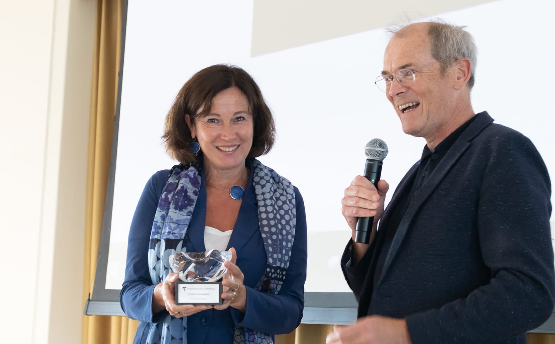 Directeur onderwijs Eldrid Bringmann krijgt erelaureaat bij afscheid