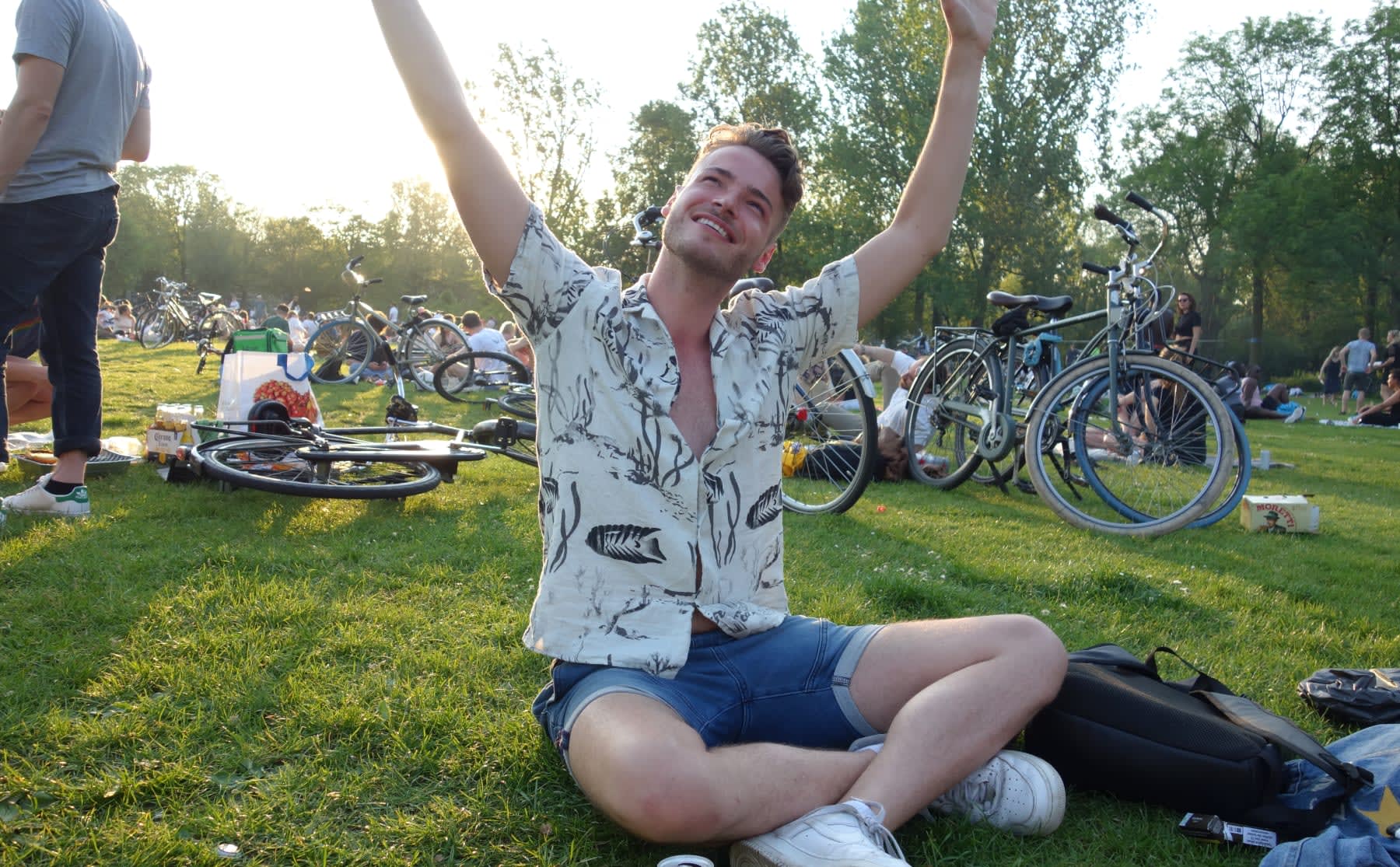 De doorgeefcamera: &lsquo;Peren, peren, met de zon gaan we escaleren&rsquo;