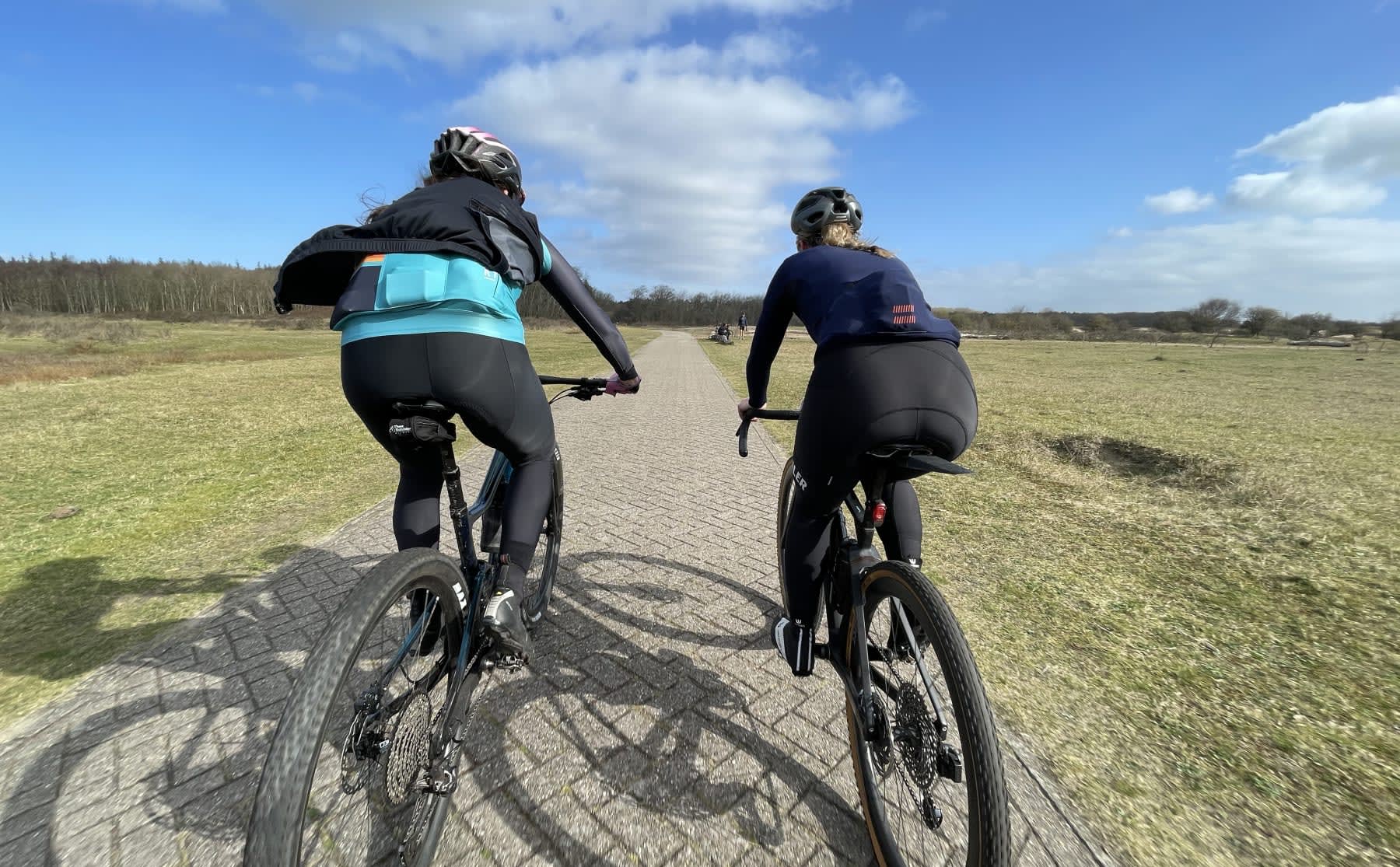 De doorgeefcamera: Michelle traint haar paasontbijt eraf op de fiets