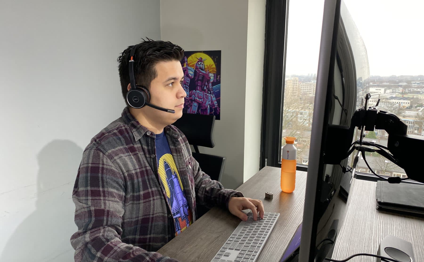 hvaers-van-het-jaar-kariem-helpt-je-uit-de-brand-met-thuiswerken-image HvA’ers van het jaar: Kariem helpt je uit de brand met thuiswerken