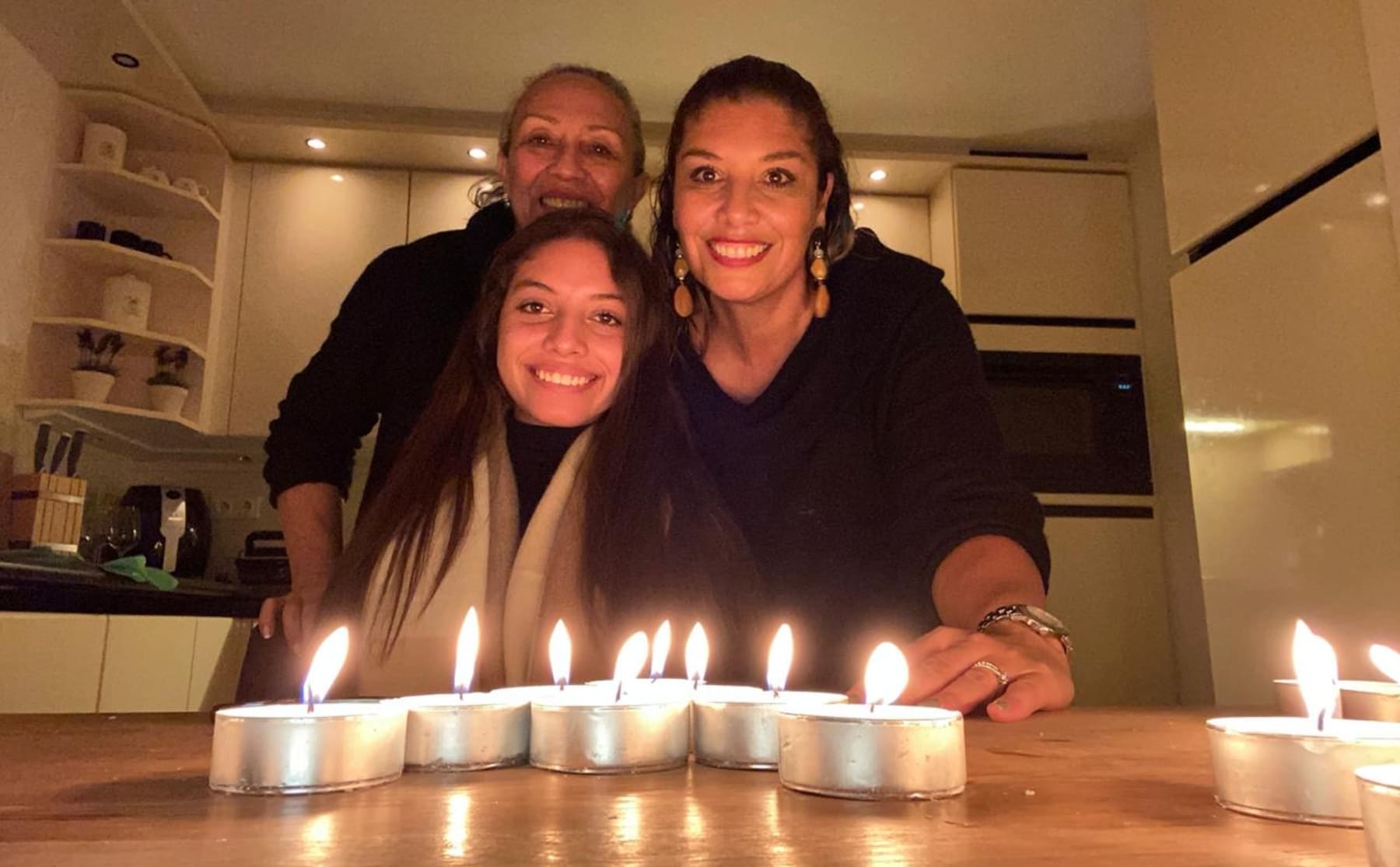 maria-jose-viert-kerst-in-amsterdam-haar-familie-10000-km-verderop-image María José viert kerst in Amsterdam, haar familie 10.000 km verderop