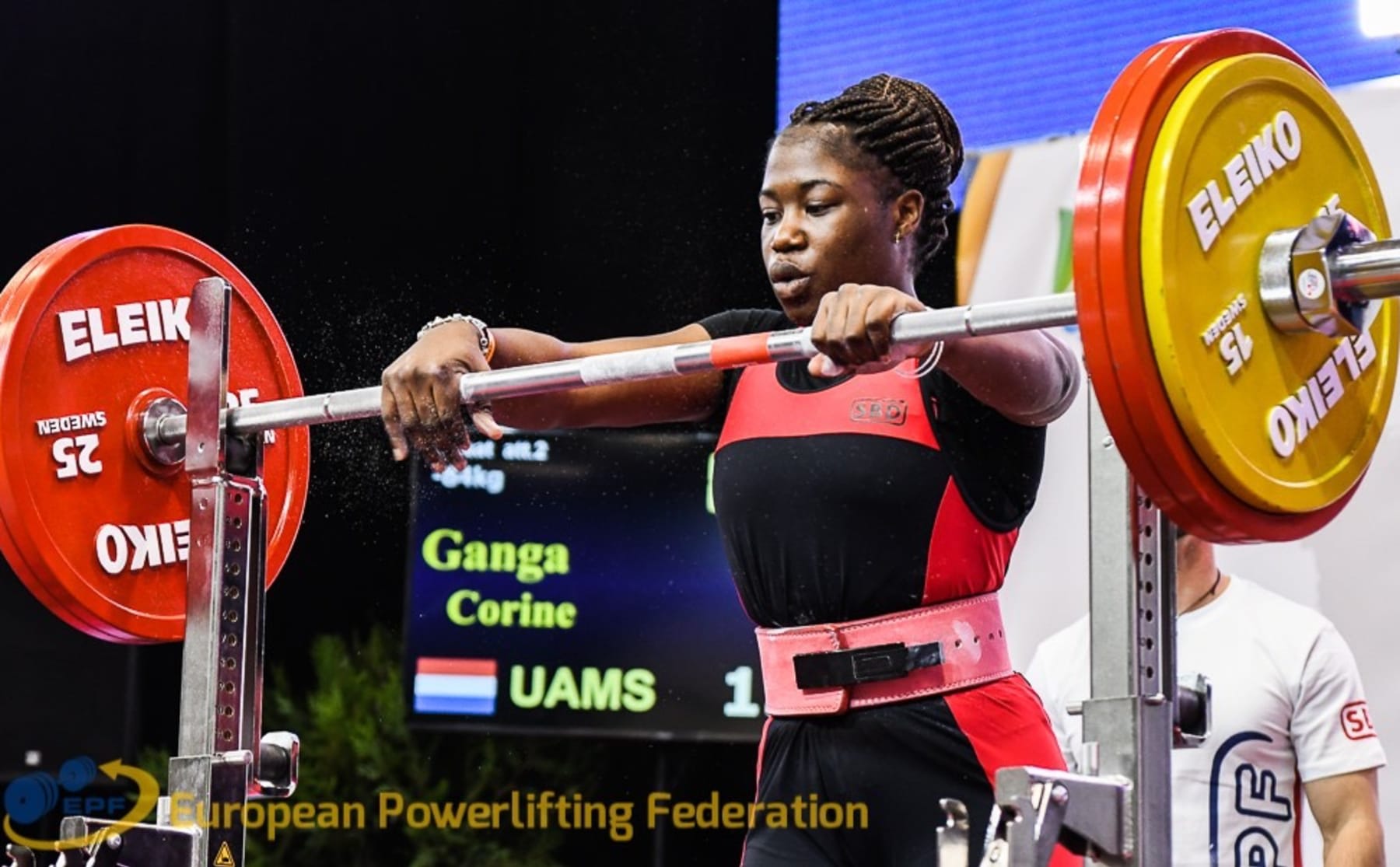 passie-student-corine-tilt-met-gemak-een-gewicht-van-150-kilogram-image Passie: Student Corine tilt met gemak een gewicht van 150 kilogram