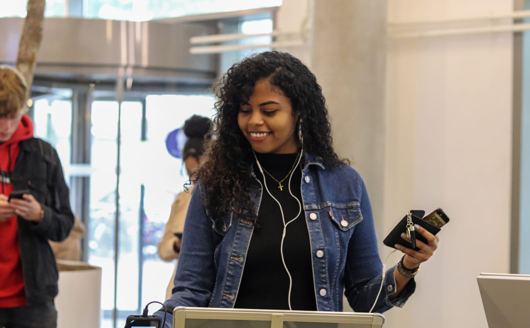 Gespot: Deze HvA&rsquo;ers mogen eindelijk weer naar de Amstelcampus