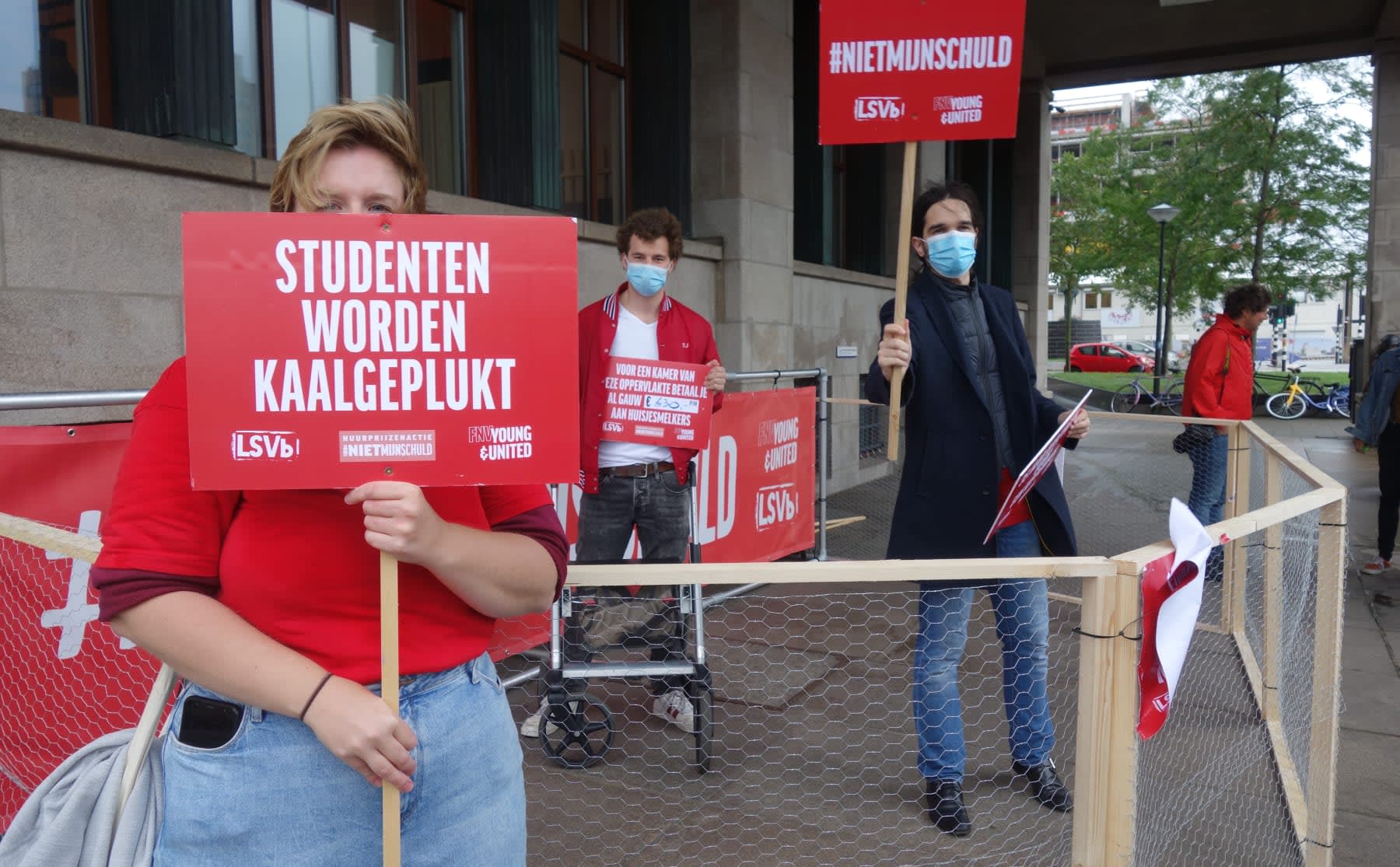 studentenclubs-houden-kippenhokactie-tegen-hoge-huurprijzen-image Studentenclubs houden ‘kippenhokactie’ tegen hoge huurprijzen