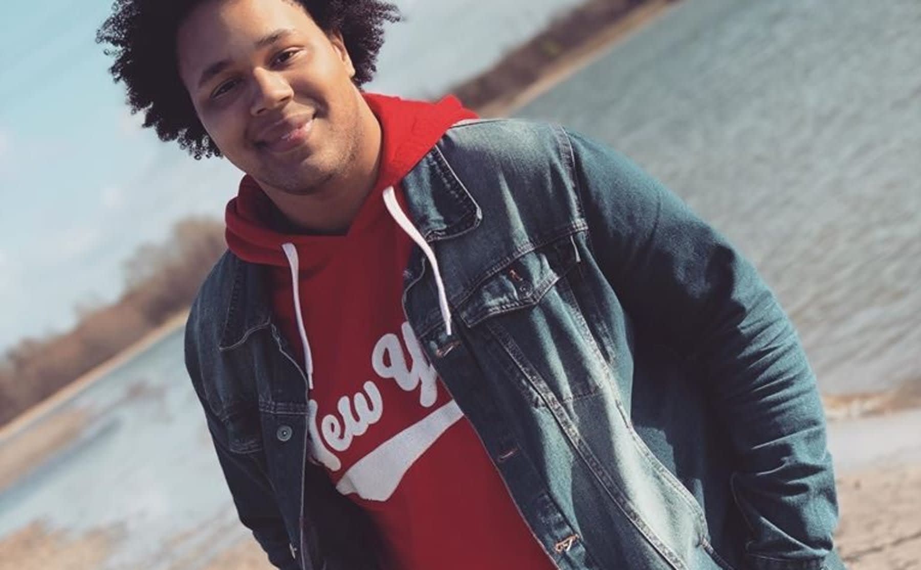 Nieuwe studentassessor Elijah Alvares: &lsquo;Ik wil met de baas van de HvA om tafel&rsquo;