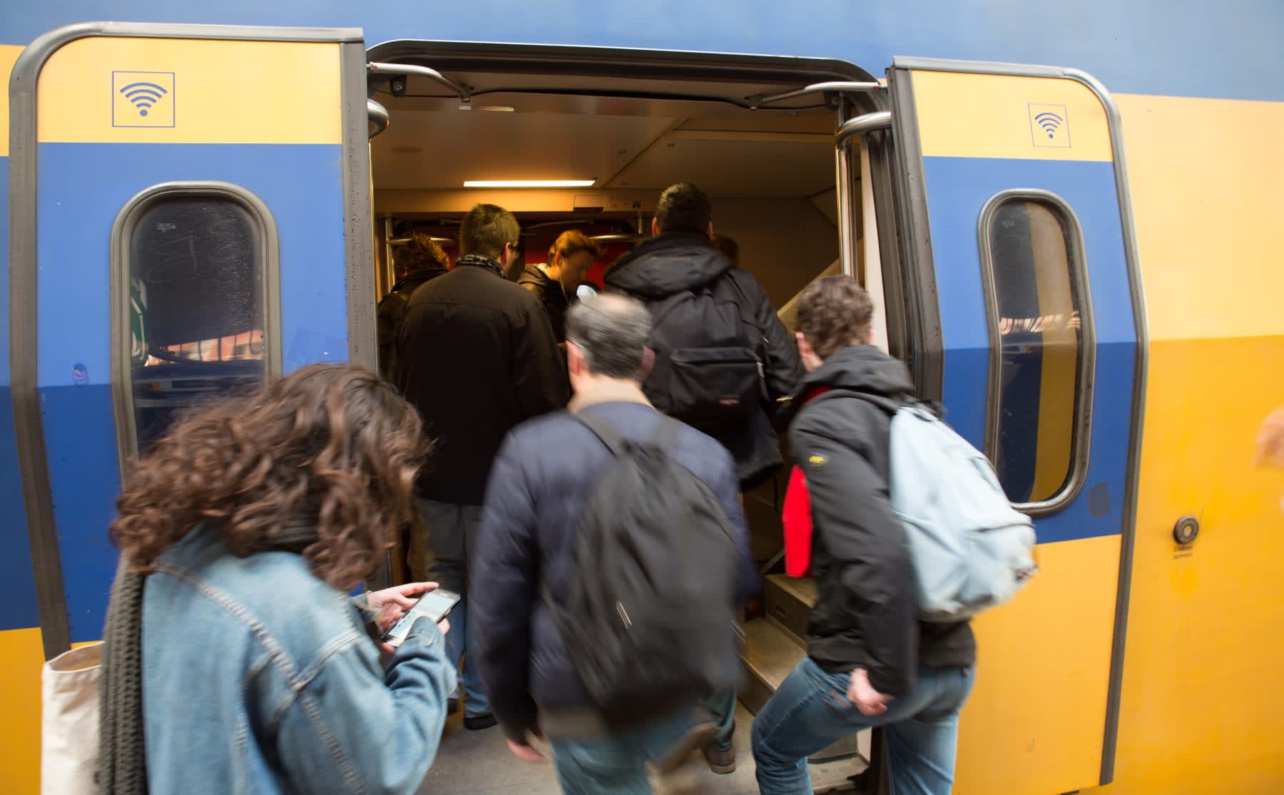 Studenten mogen vanaf september weer reizen in de spits
