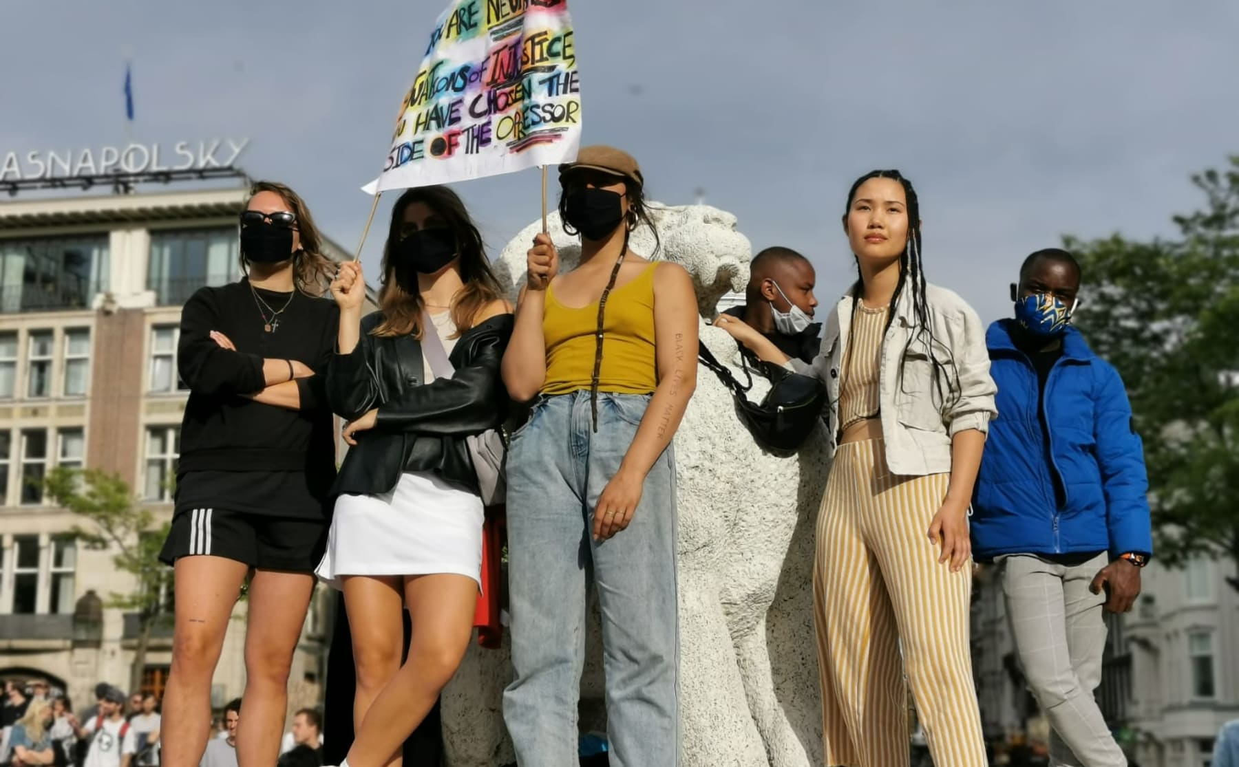 corona-of-niet-hvaers-demonstreerden-op-de-dam-ik-heb-geen-spijt-image Corona of niet, HvA’ers demonstreerden op de Dam: ‘Ik heb geen spijt’
