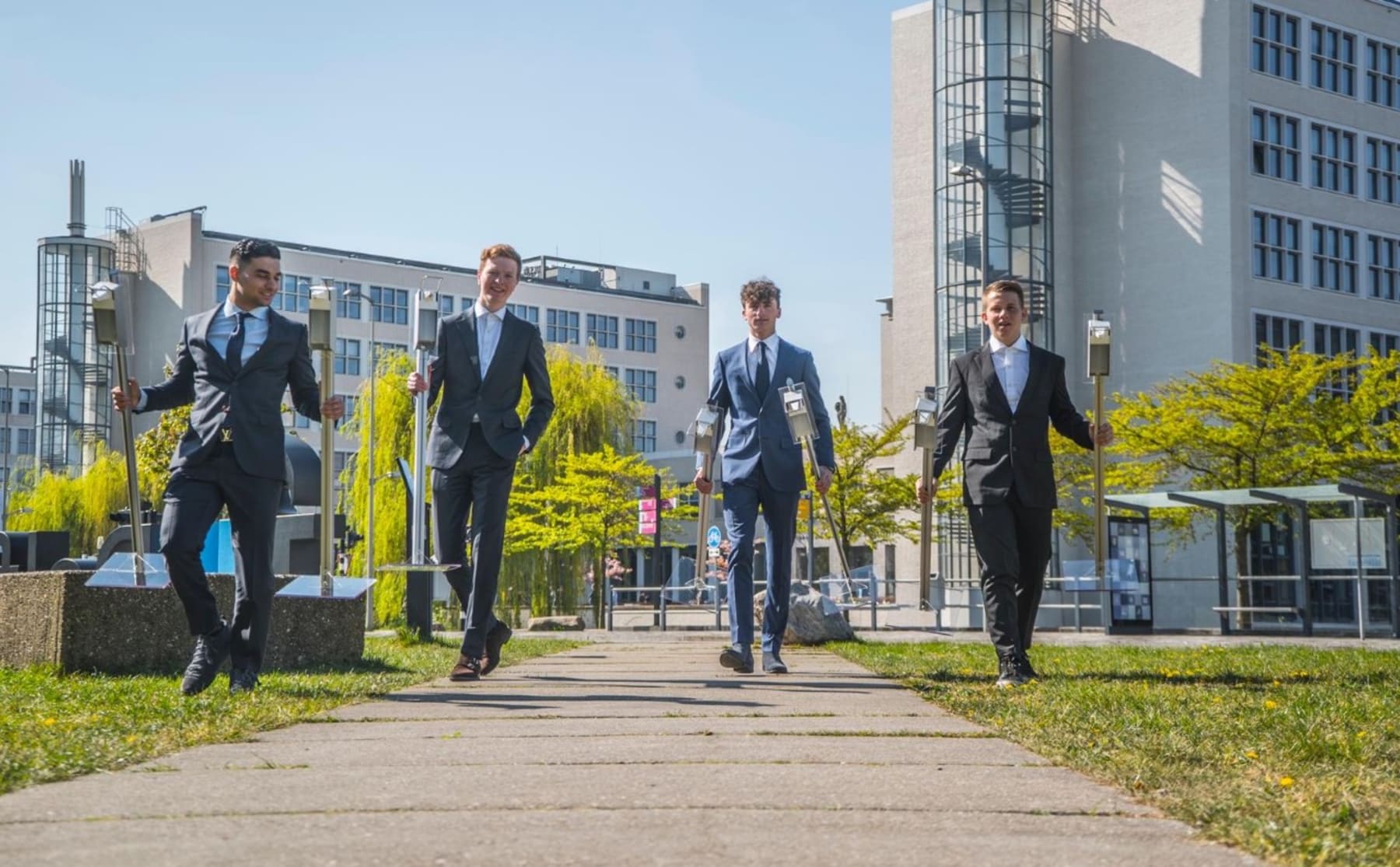 deze-vrienden-voorzien-heel-nederland-en-de-hva-van-desinfectiepalen-image Deze vrienden voorzien heel Nederland – en de HvA – van desinfectiepalen