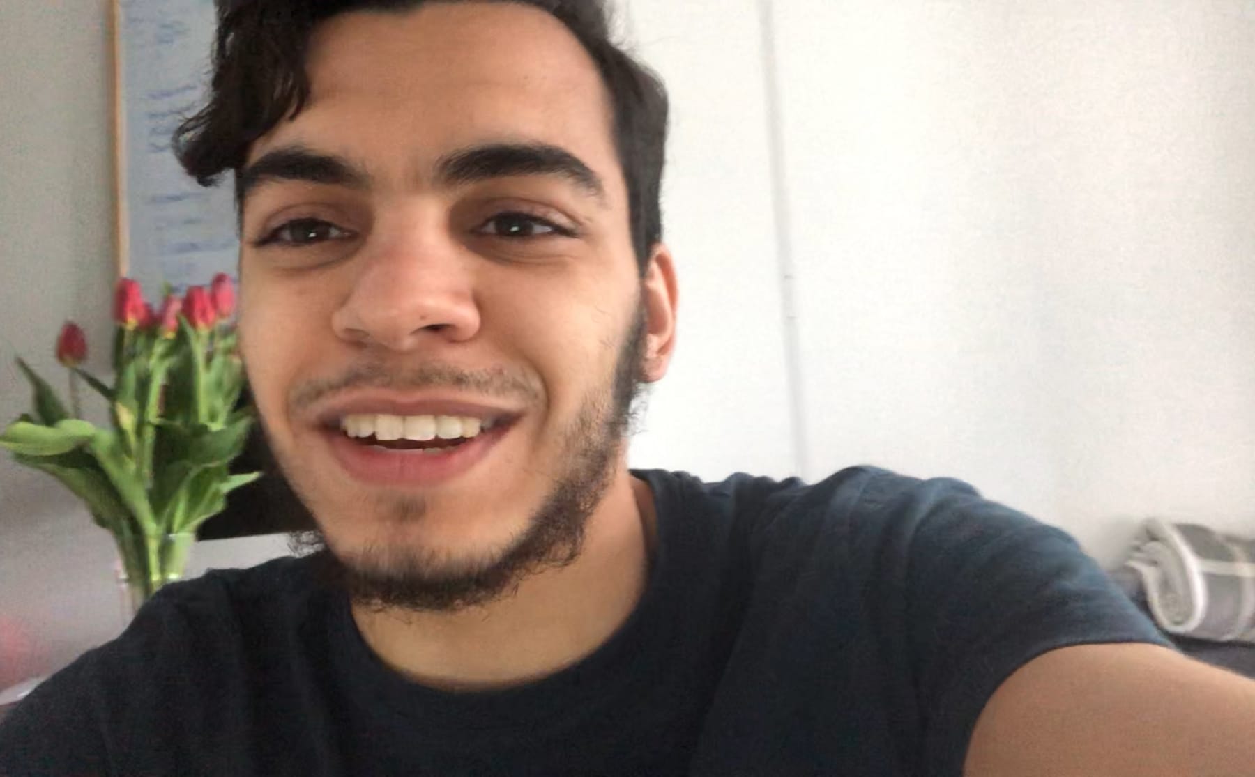 corona-vlog-8-safouane-valt-flauw-en-julia-kan-naar-een-bejaardentehuis-image Corona-vlog 8: Safouane valt flauw en Julia naar een bejaardentehuis