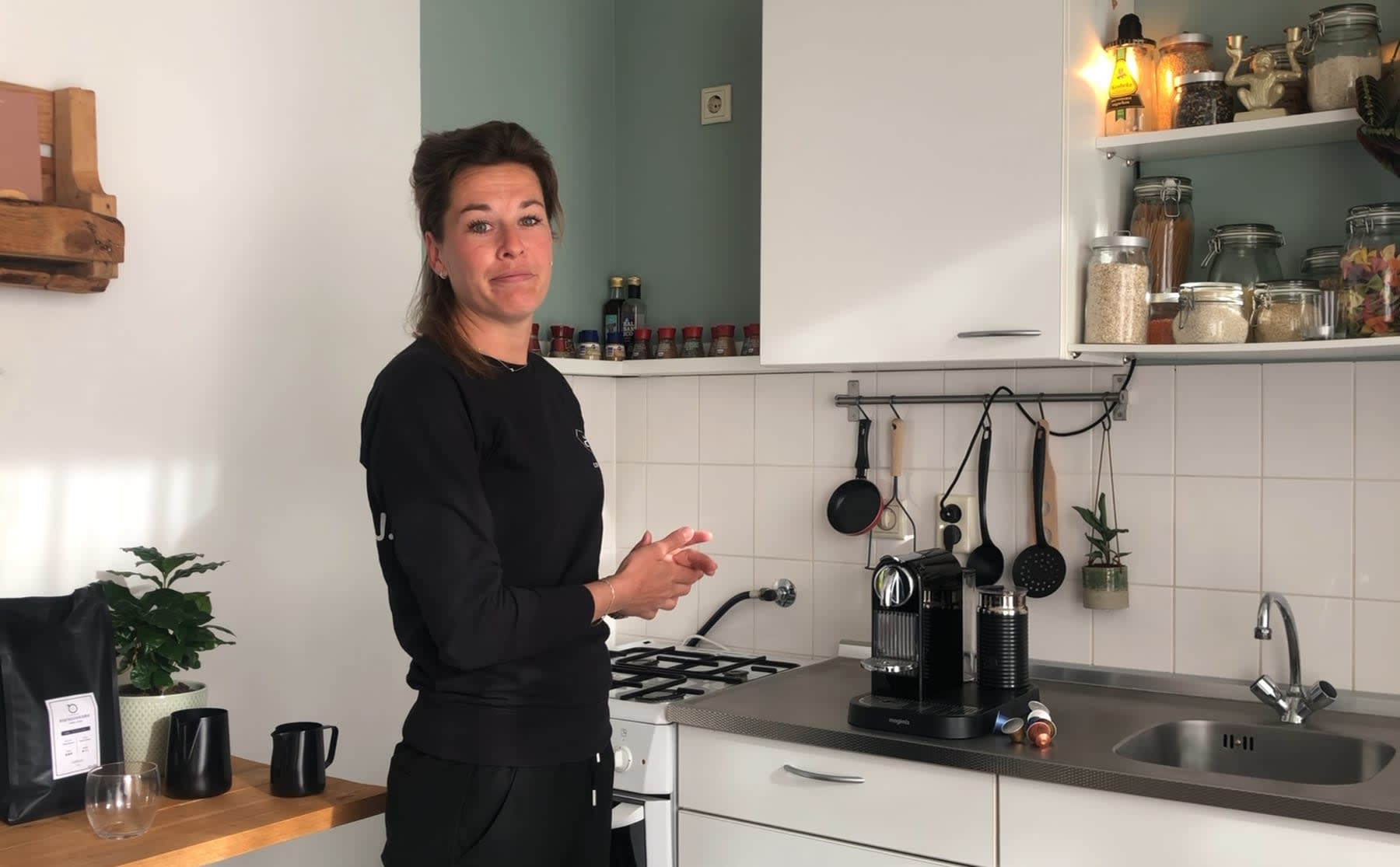 Isolatie-inspiratie: de lekkerste thuiscappuccino door HvA-barista Lizzy