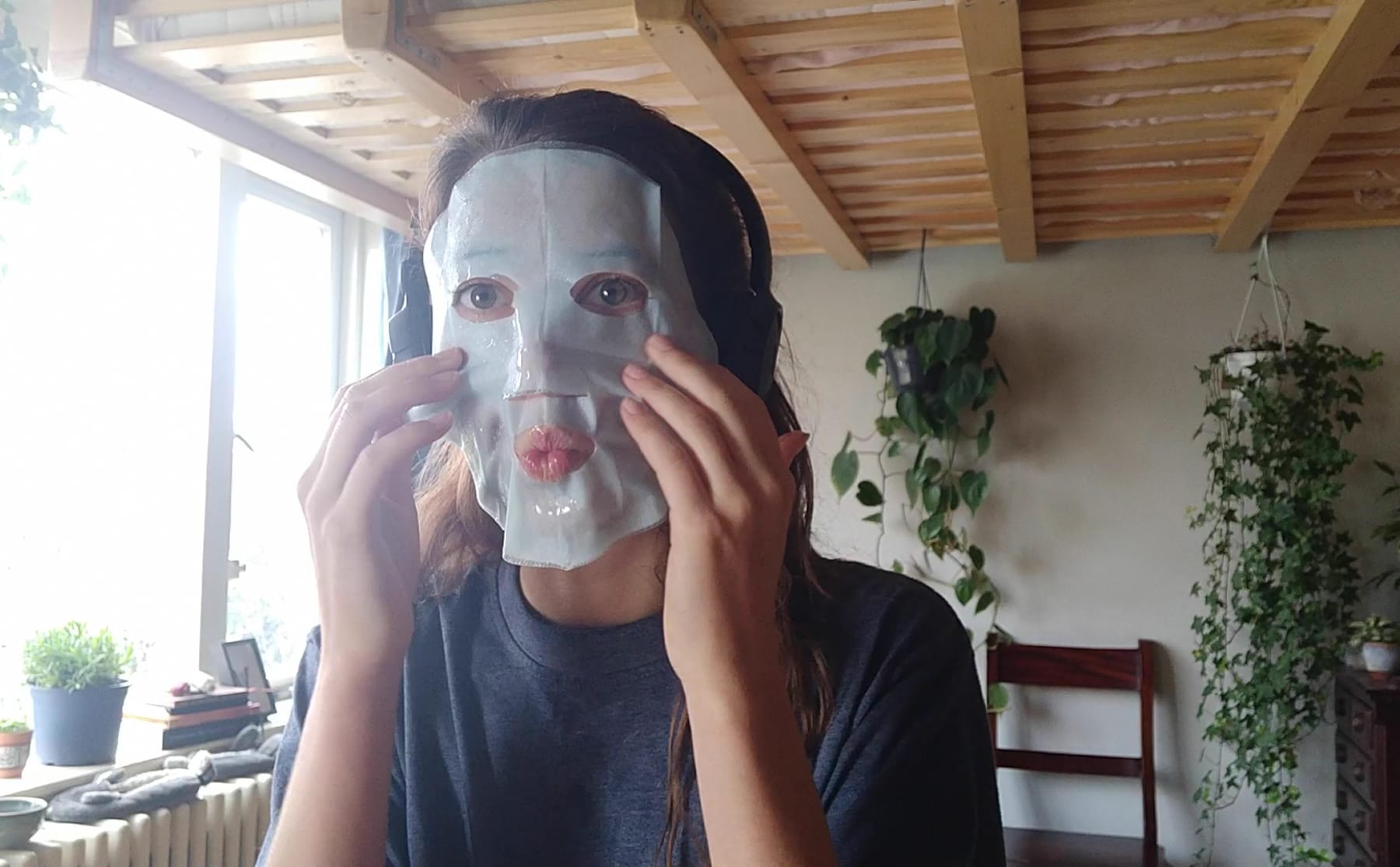 Corona-vlog 3: &lsquo;Red de wereld, blijf in bed&rsquo;