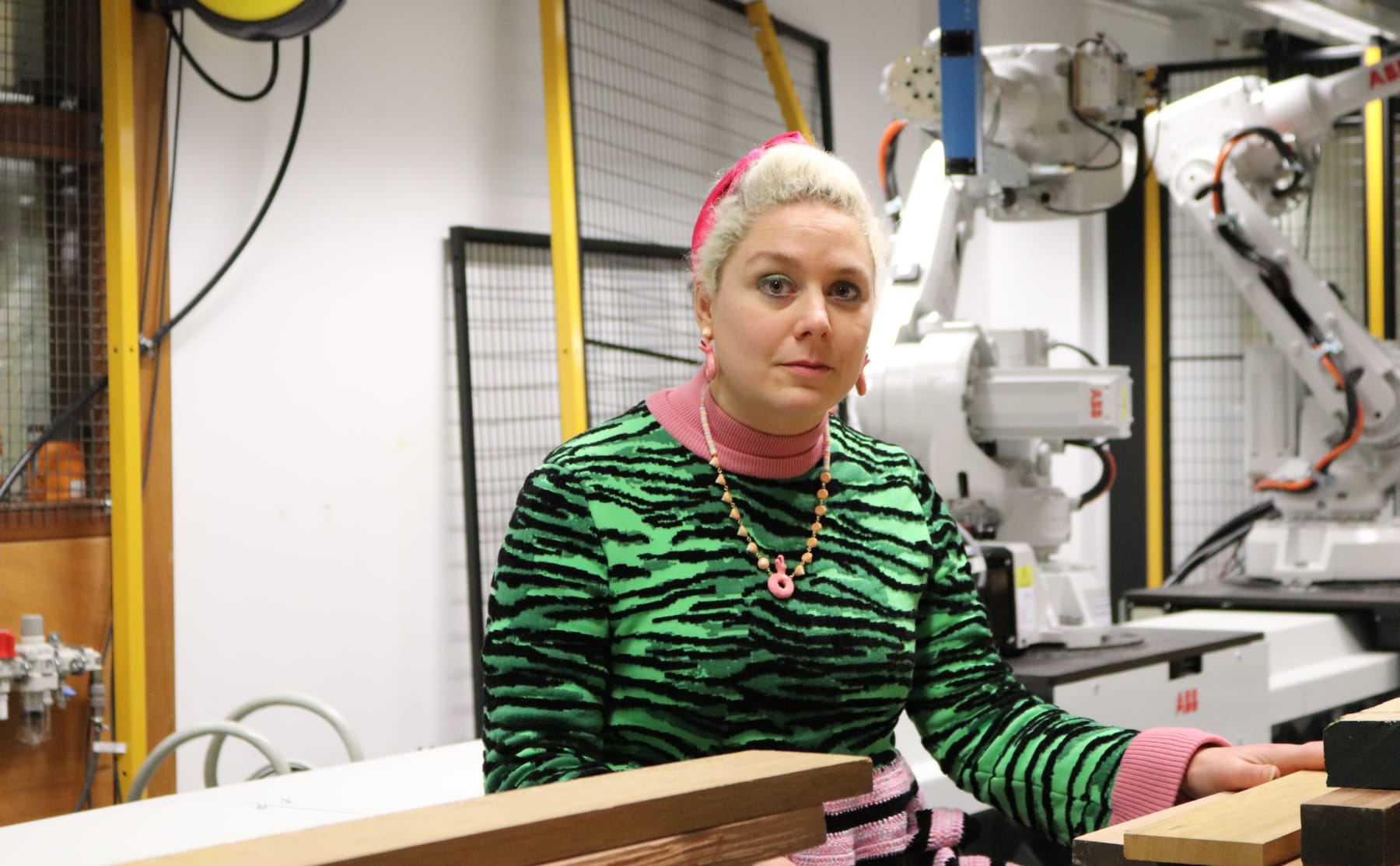 Passie: Kyra fleurt met haar uitgesproken outfits de hele Leeuwenburg op