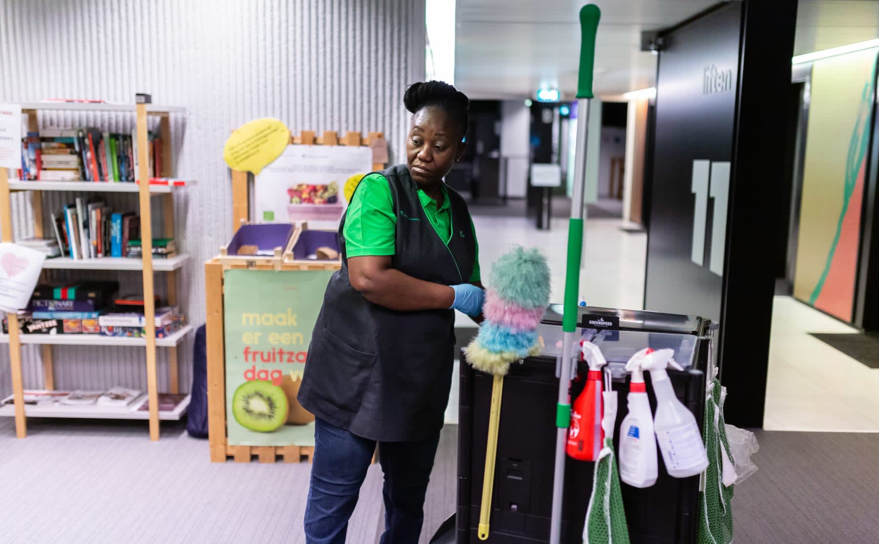 We liepen een ochtendje mee met schoonmaker Afua
