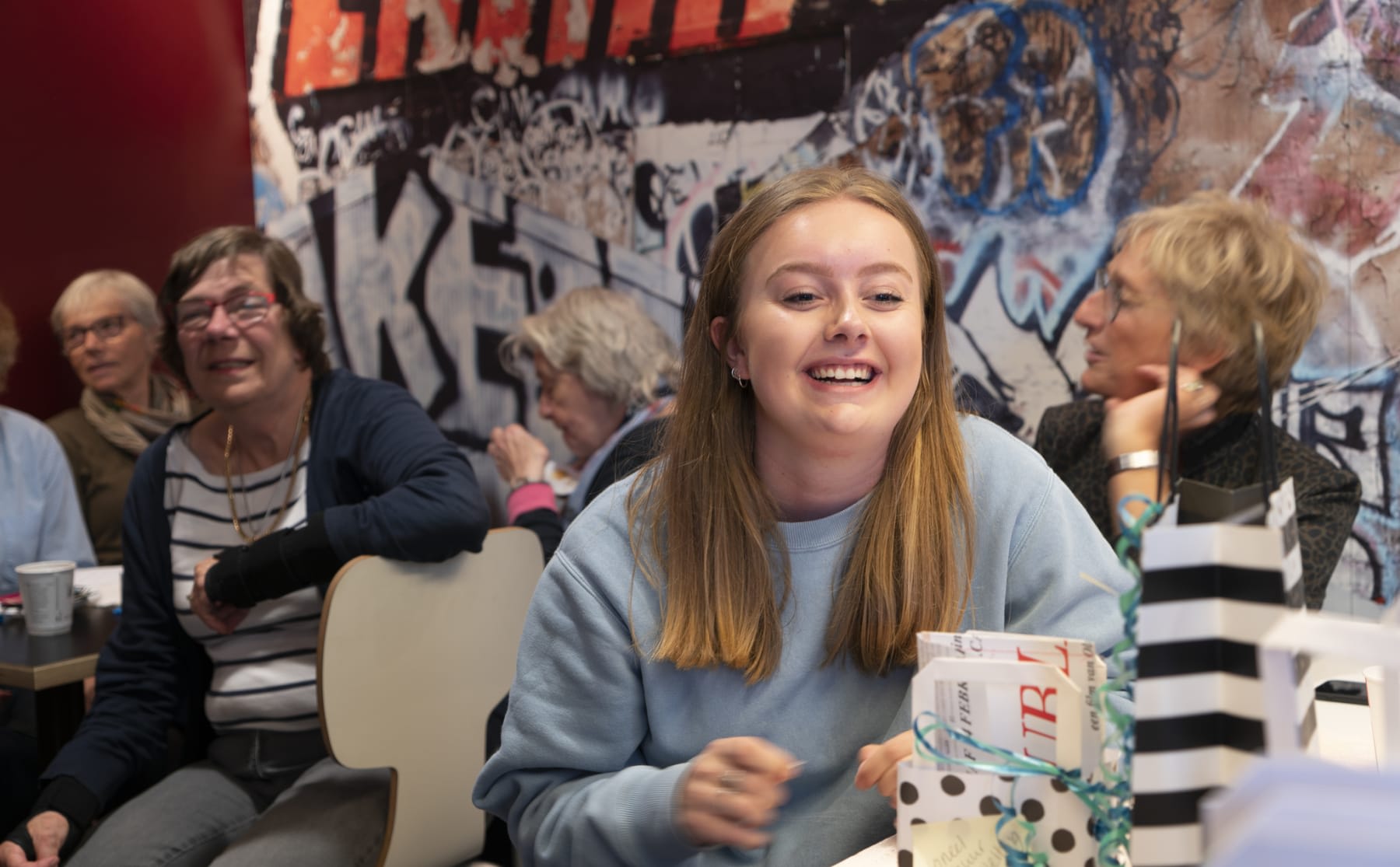 Studenten spelen bingo met ouderen in McDonald&rsquo;s: &lsquo;Win ik nu een auto?&rsquo;
