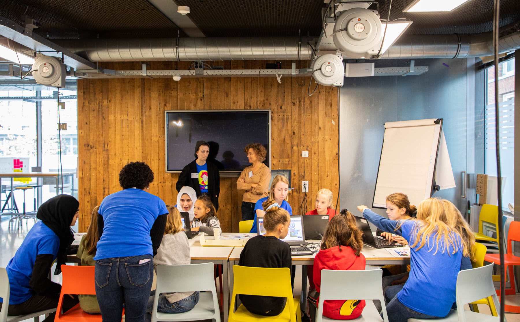 Er zijn te weinig vrouwen in de ICT: ‘Vrouwen kunnen echt wel programmeren’