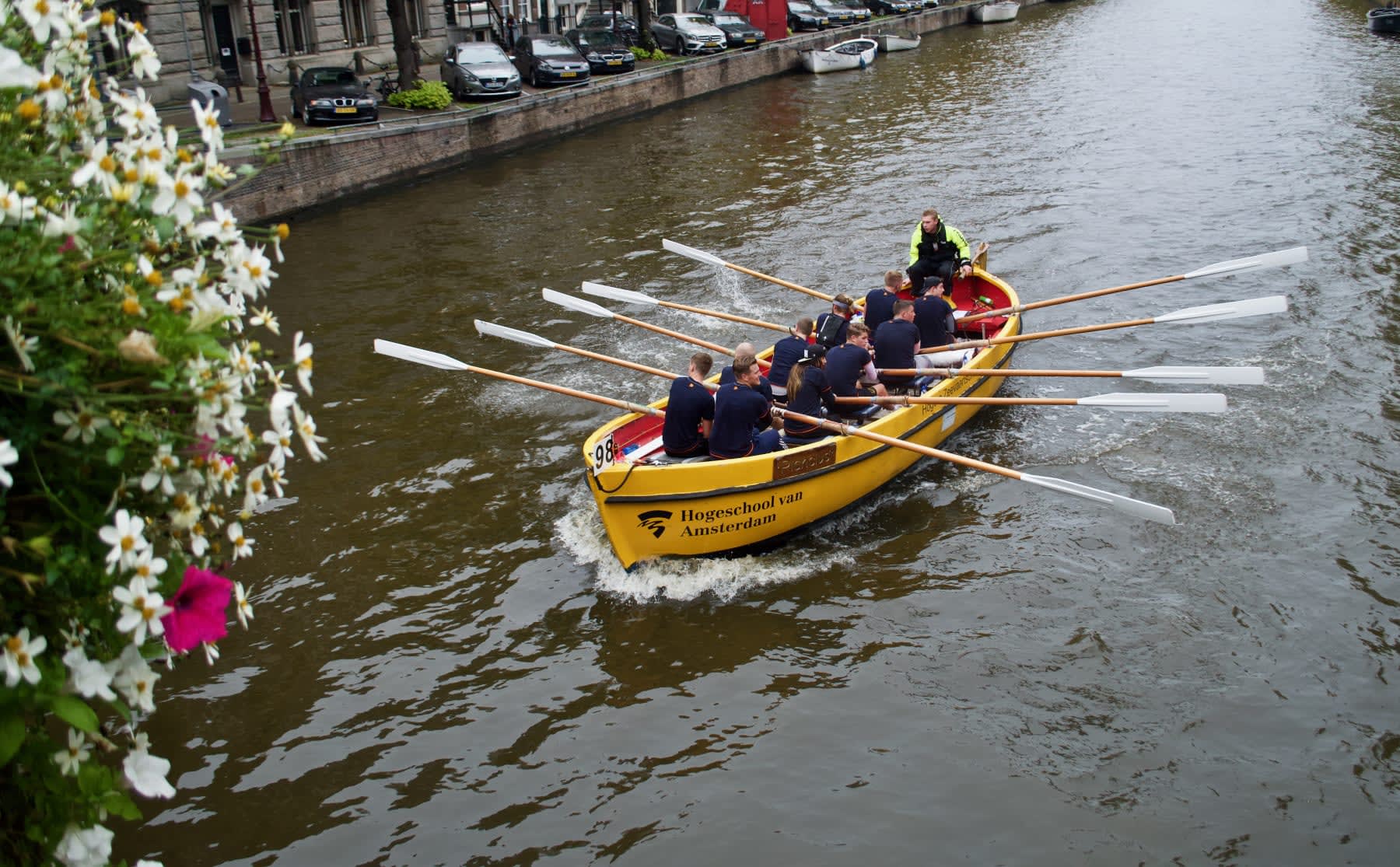 Grachtenrace sloopt HvA&rsquo;ers: &lsquo;Aan bilpijn en blaren ontkom je niet&rsquo;