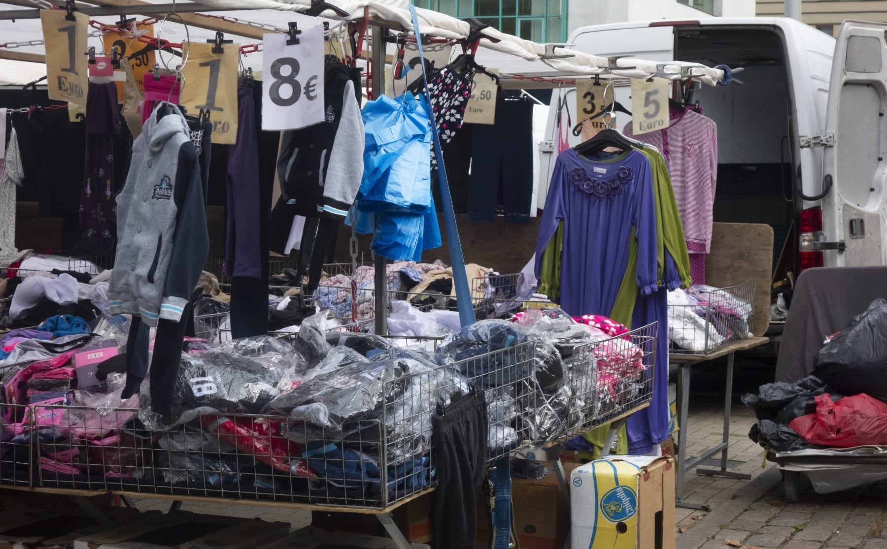 Joachim onderzoekt hoe marktkooplui hun afvalberg verkleinen