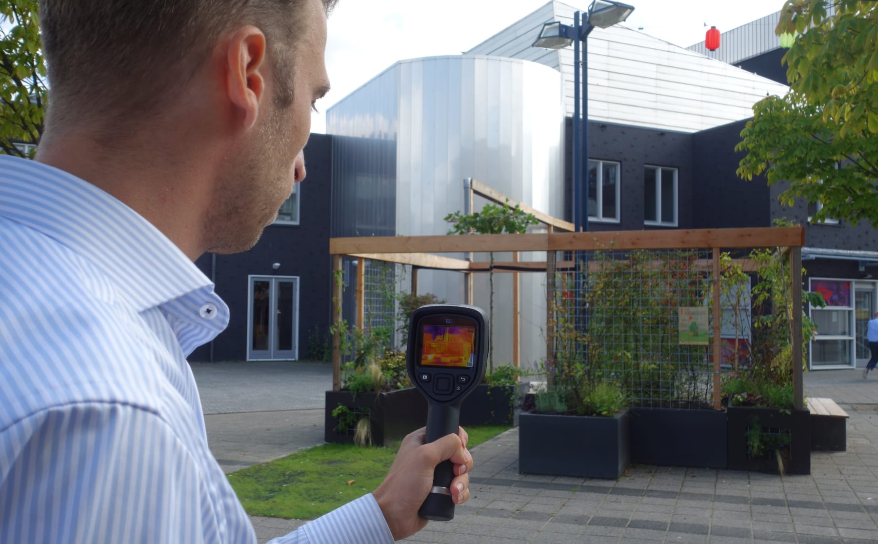 gideon-en-luc-zorgen-dat-jij-niet-smelt-tijdens-het-shoppen-in-osdorp-image Gideon en Luc zorgen dat jij niet smelt tijdens het shoppen in Osdorp