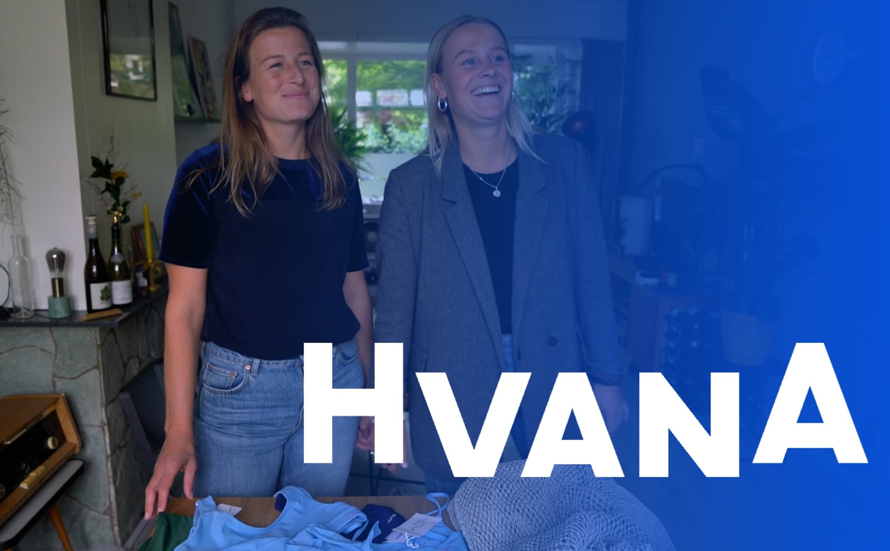 deze-zussen-maken-bikinis-van-visnetten-image Deze zussen maken bikini’s van visnetten