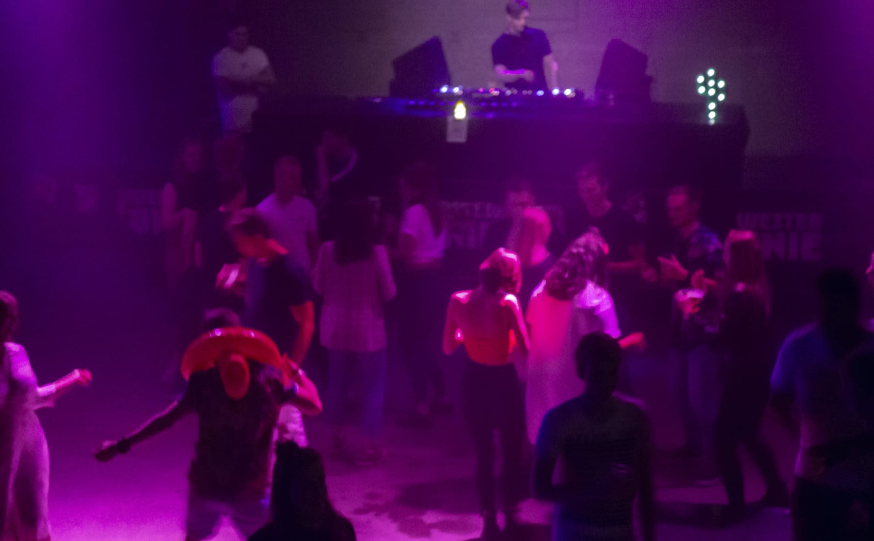 hvaers-shaken-het-studiejaar-van-zich-af-in-de-westerunie-image HvA’ers shaken het studiejaar van zich af in de Westerunie