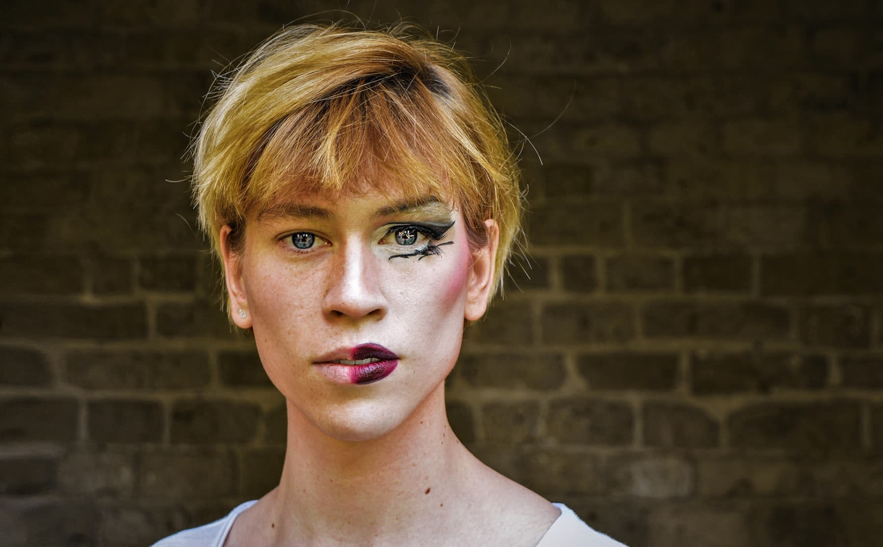 Rosanne fotografeerde dragqueens en het gezicht achter de make-up