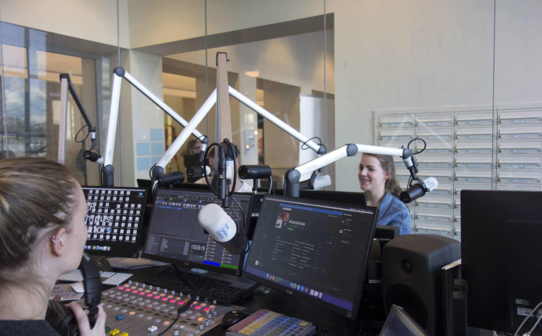 studenten-maken-radio-npo1-of-hva-mensen-vertellen-graag-hun-verhaal-image Studenten maken radio: ‘NPO1 of HvA, mensen vertellen graag hun verhaal’