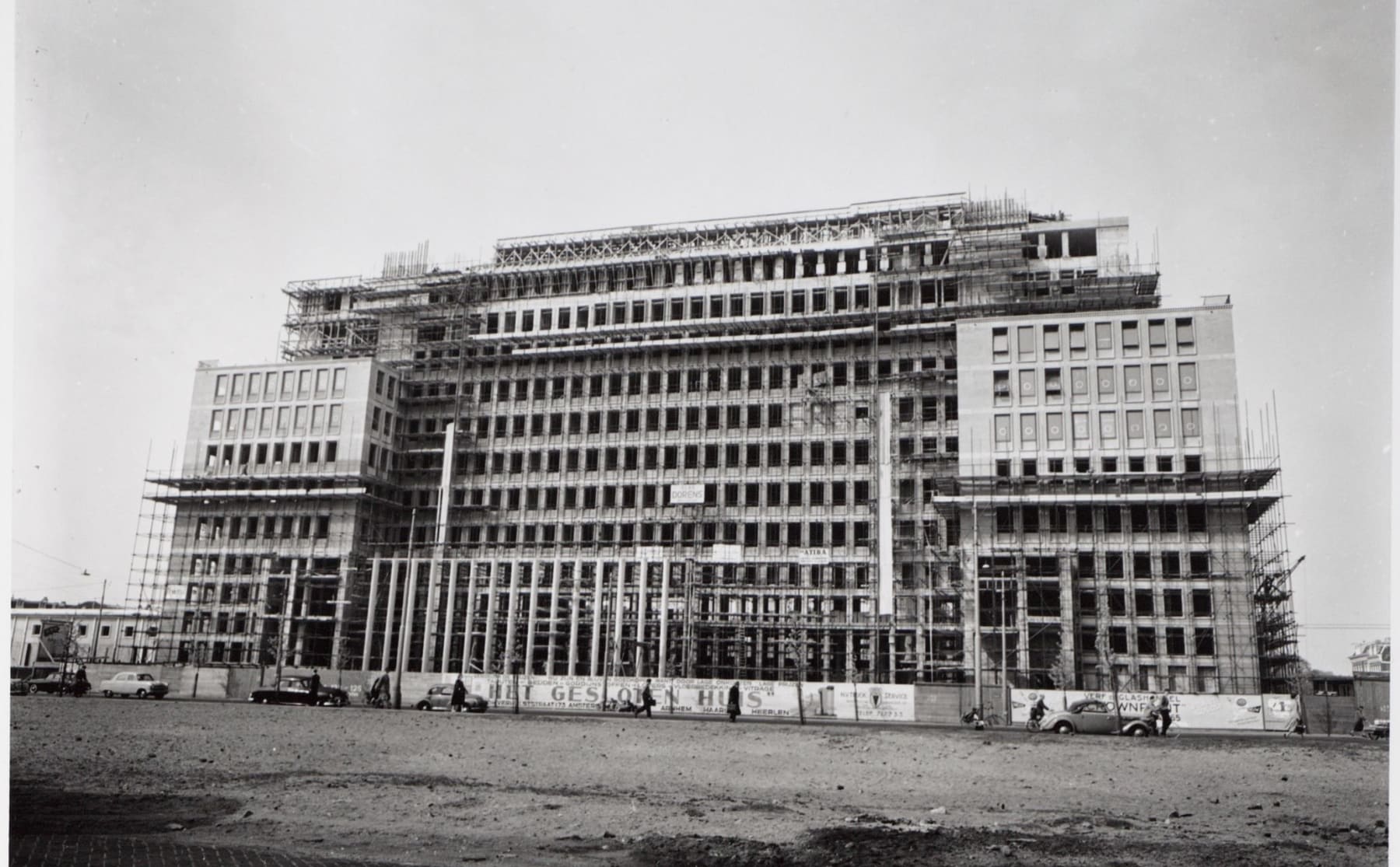 het-kohnstammhuis-door-de-jaren-heen-hier-vertrok-de-gooische-moordenaar-image Het Kohnstammhuis door de jaren heen: hier vertrok ‘De Gooische Moordenaar’